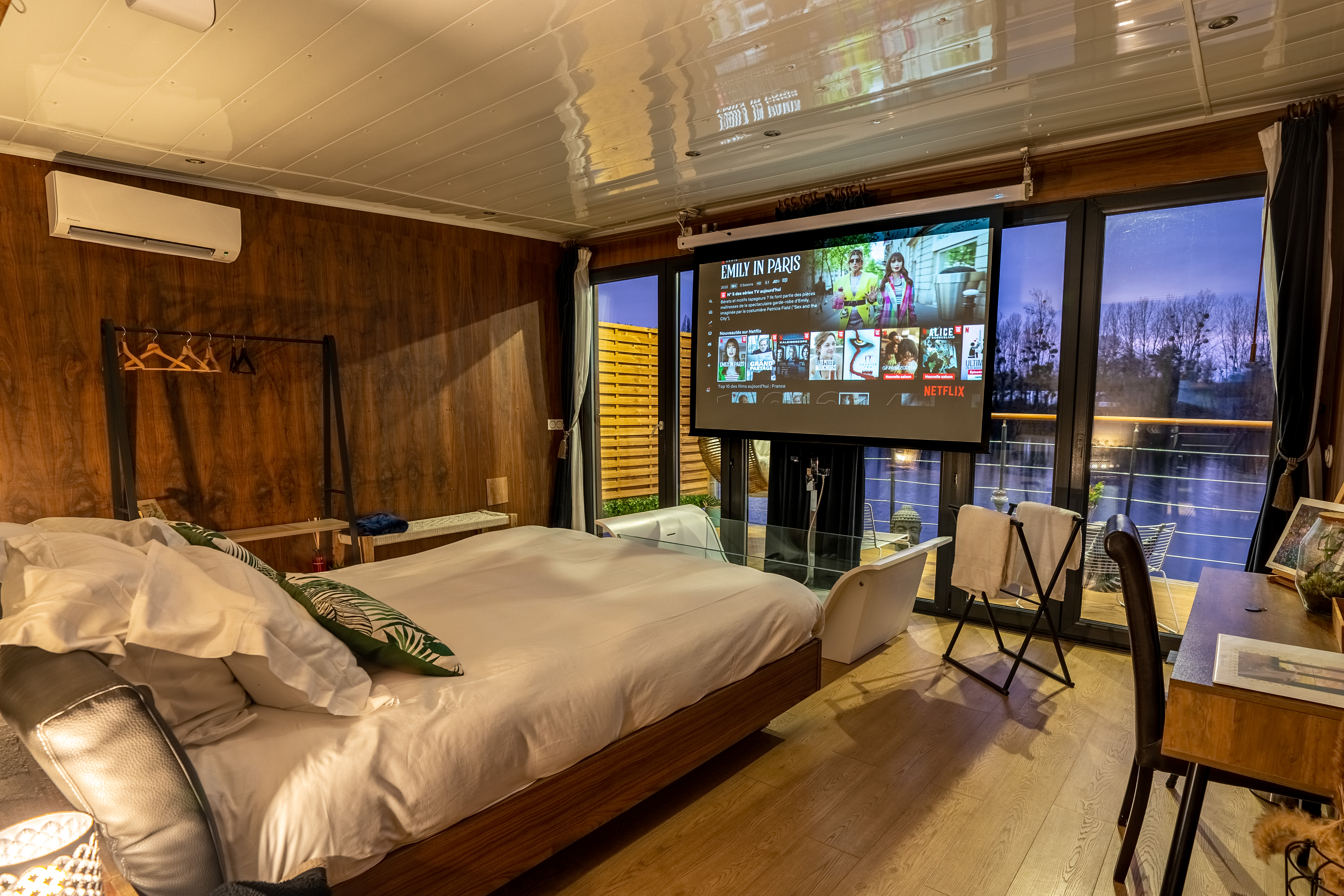 Romantic overnight stay on the waterfront