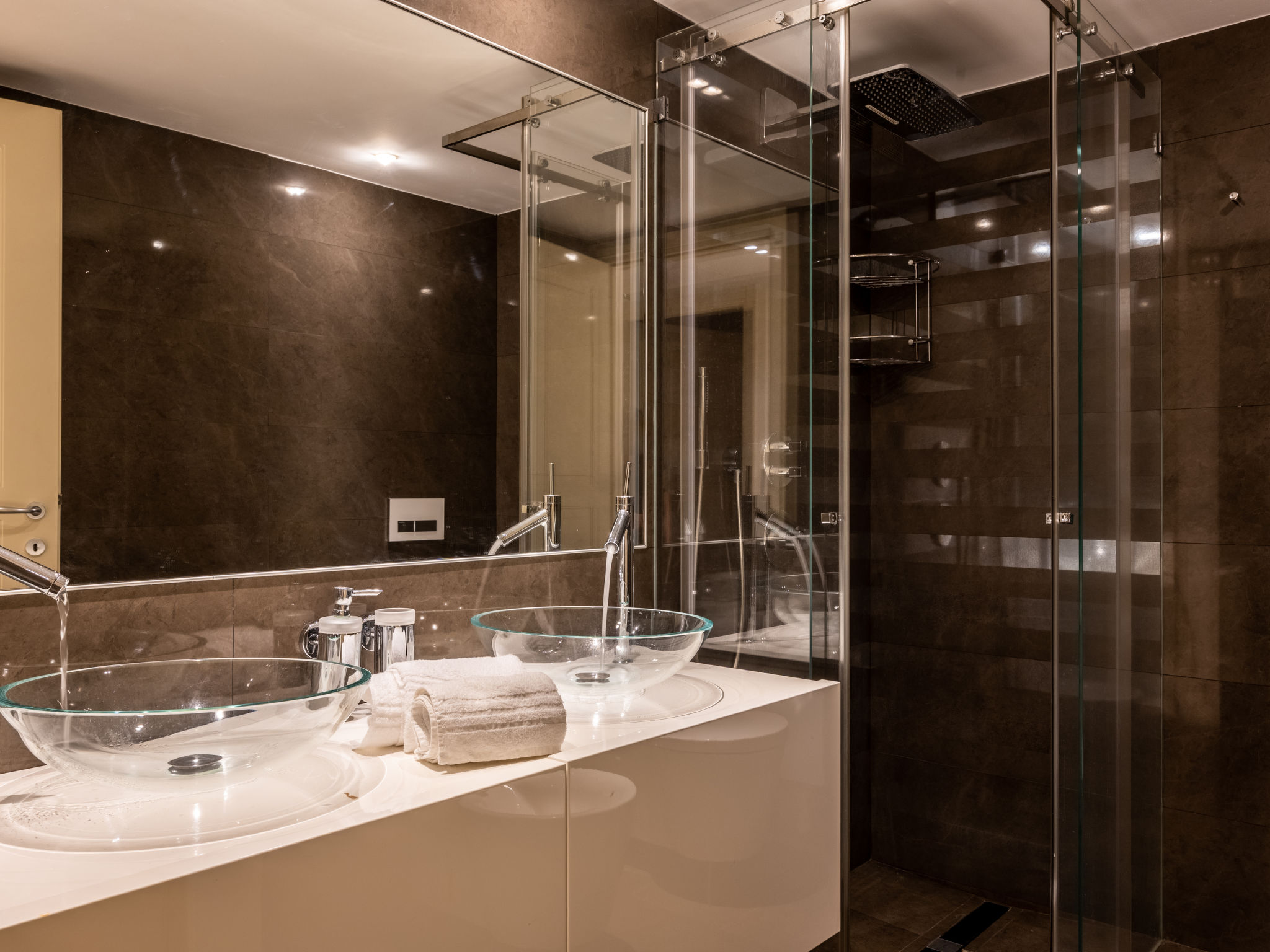 Modernes Ferienhaus mit Schwimmbad (11p)