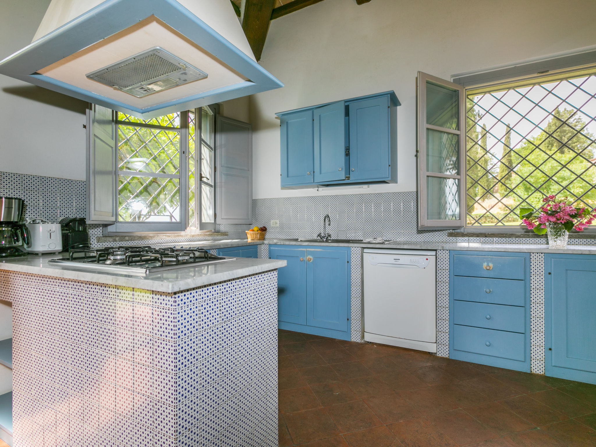 Villa met open haard en tuin