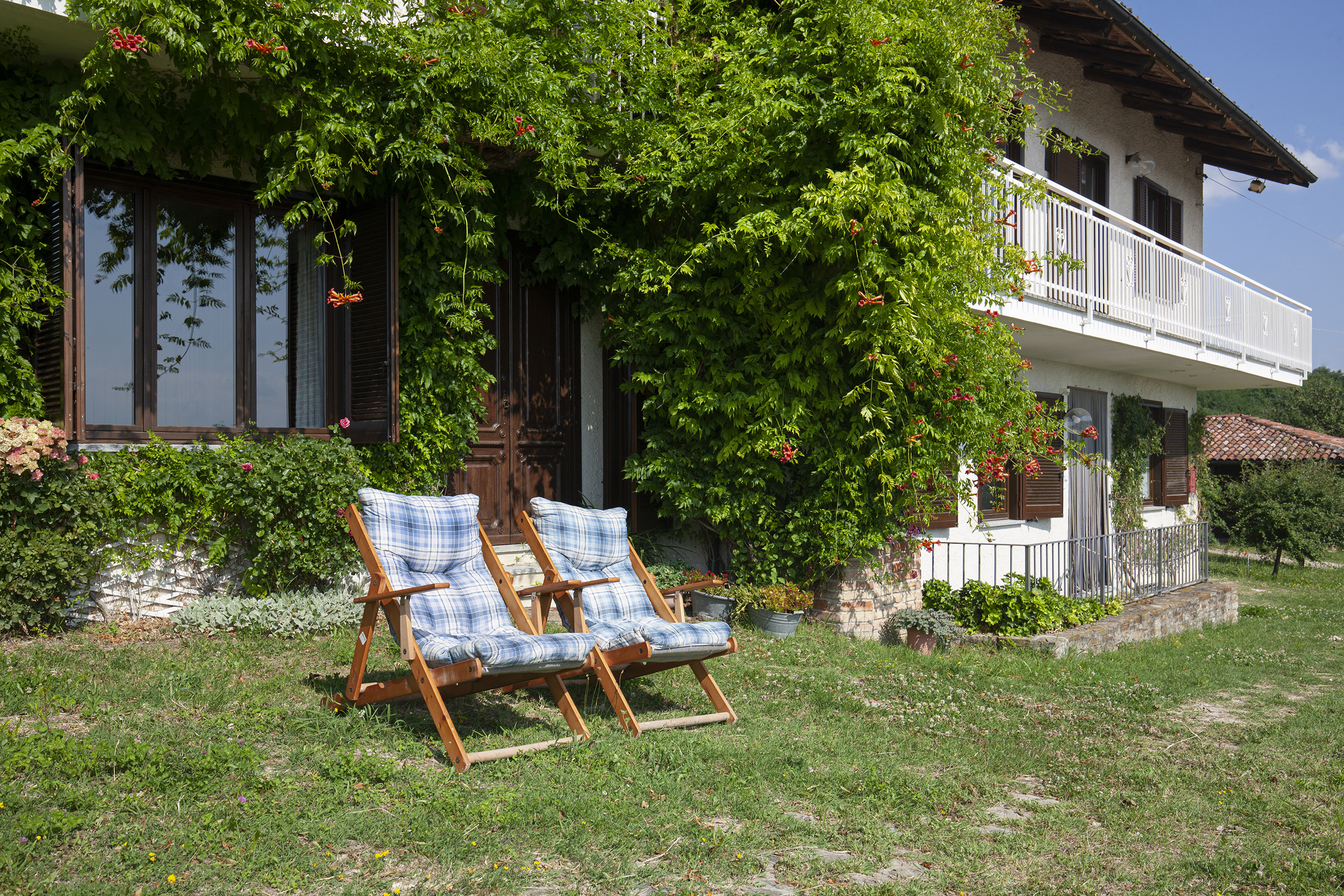 Holiday home with a view of vineyards