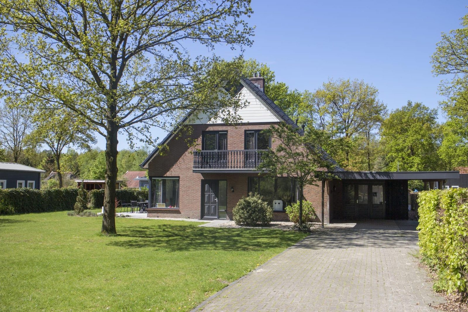 Group accommodation (up to 23p) on nice park