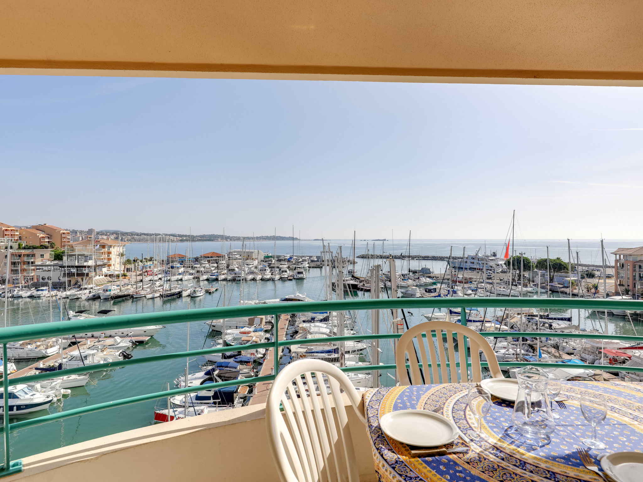  4-person apartment in the port of Fréjus