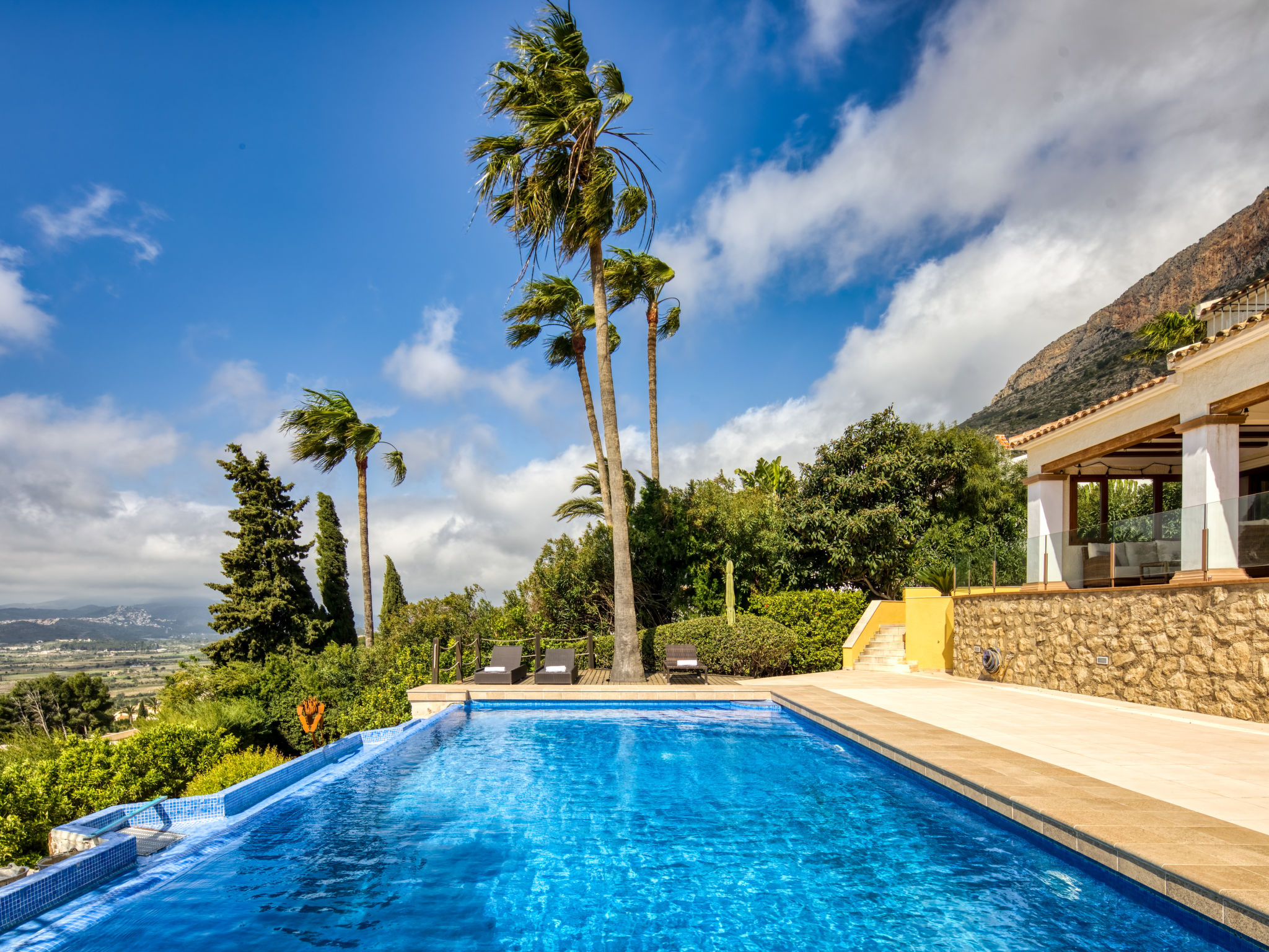 Holiday home with infinity pool