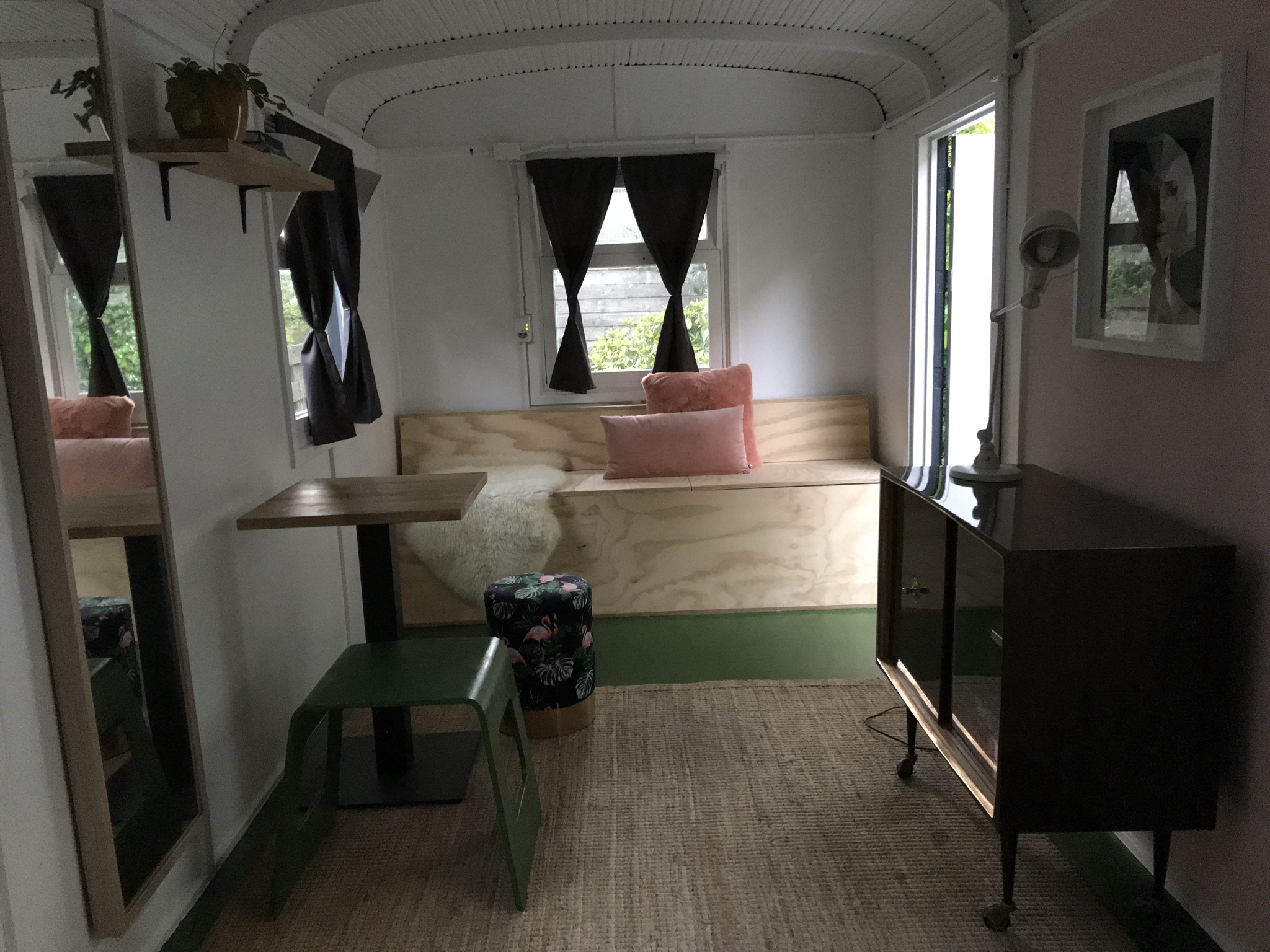 Relaxte pipowagen middenin Amsterdam