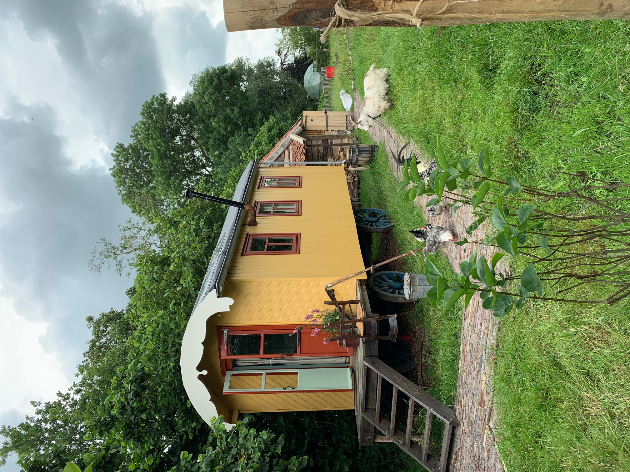 Woonwagen in jaren '30 stijl met hottub