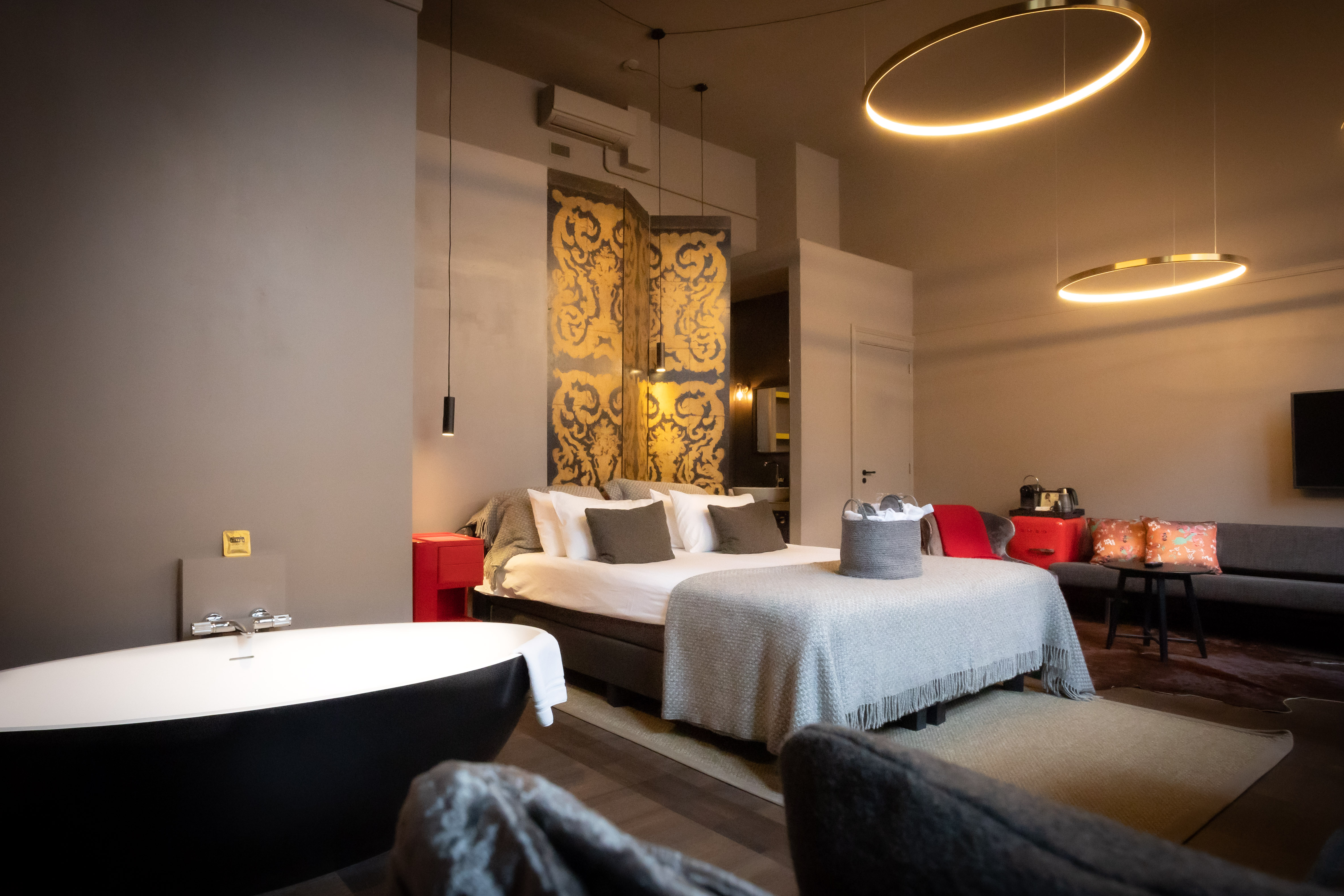 Boutique hotel with unique, hanging bathtub