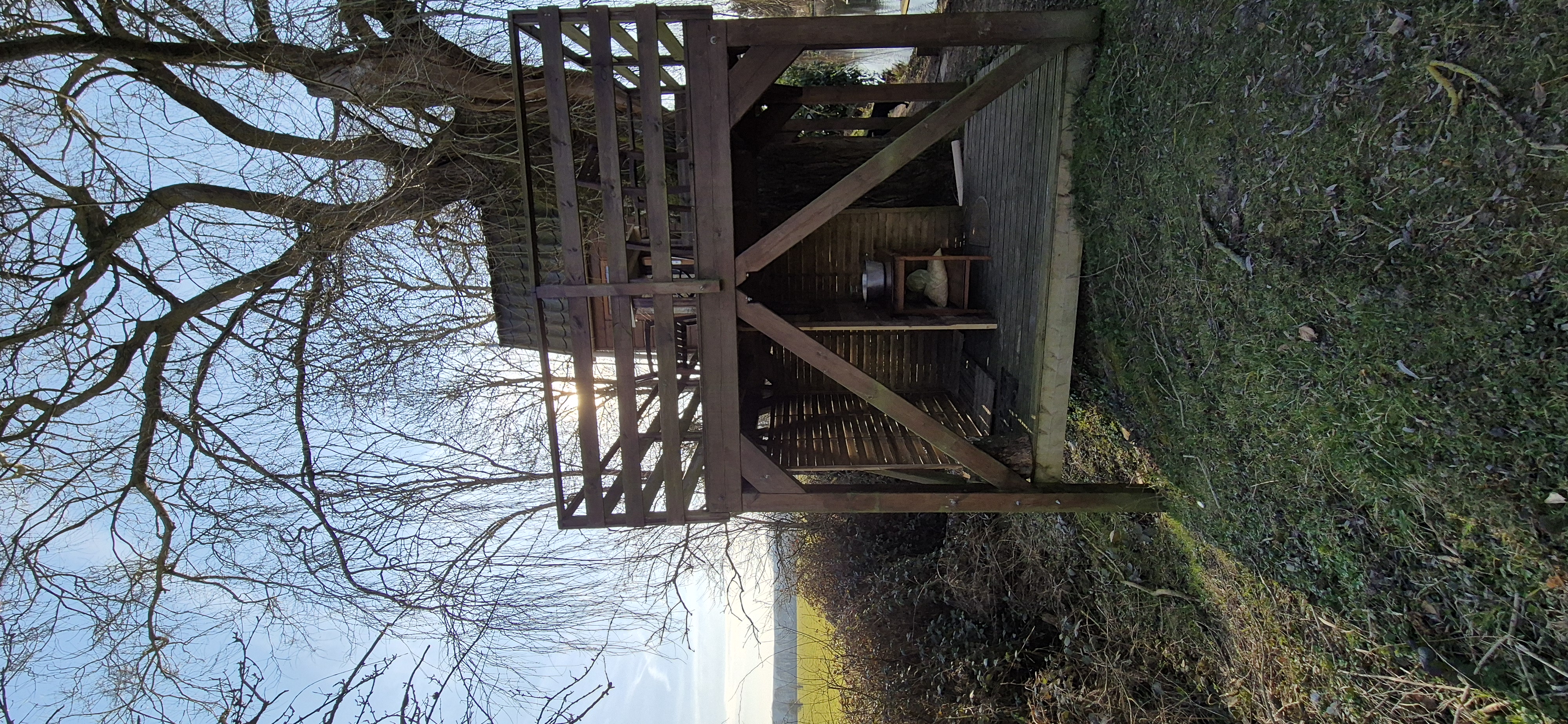 Außergewöhnliches Baumhaus direkt am Wasser