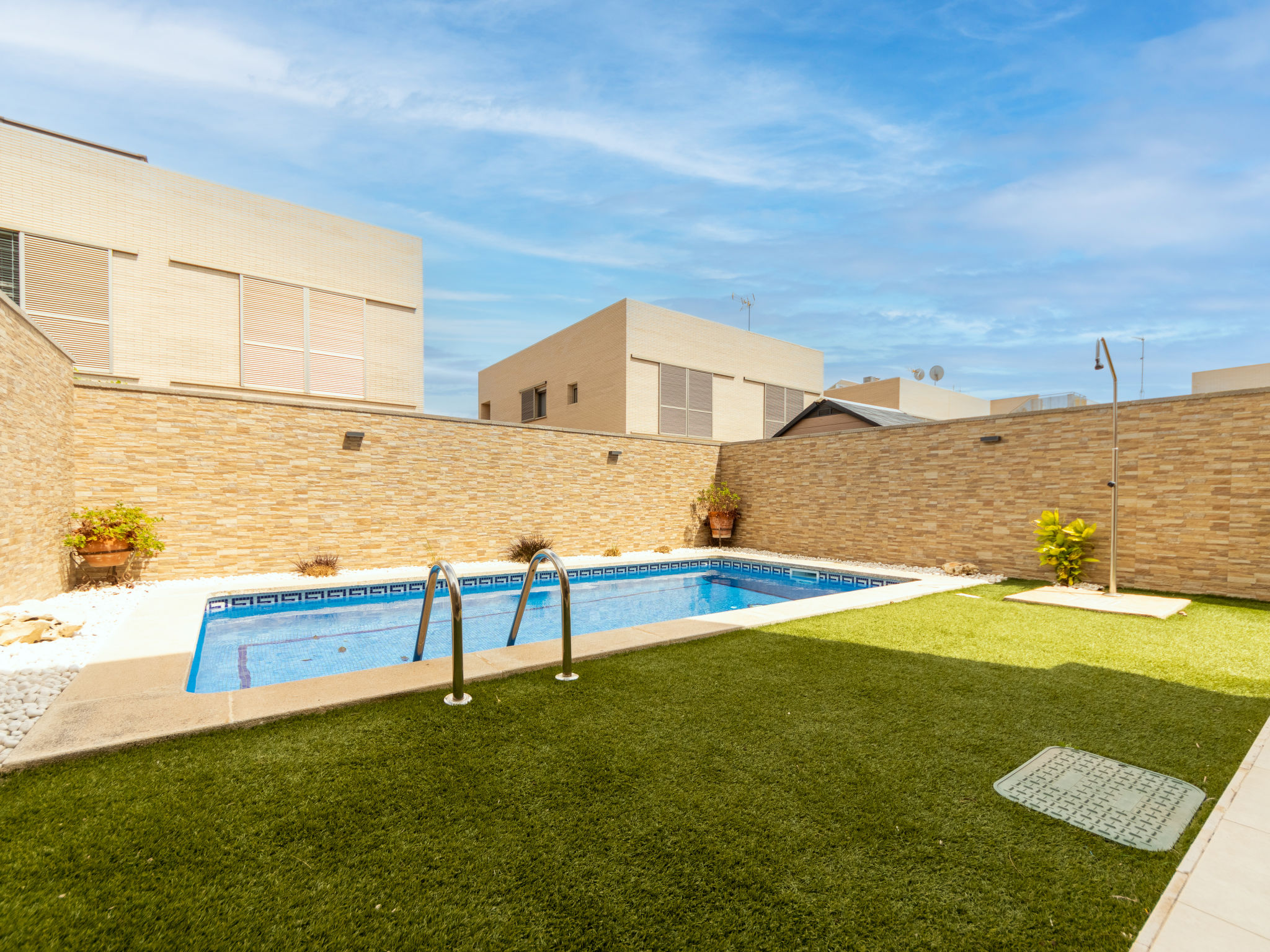 Modernes Ferienhaus für 4 Personen + Pool