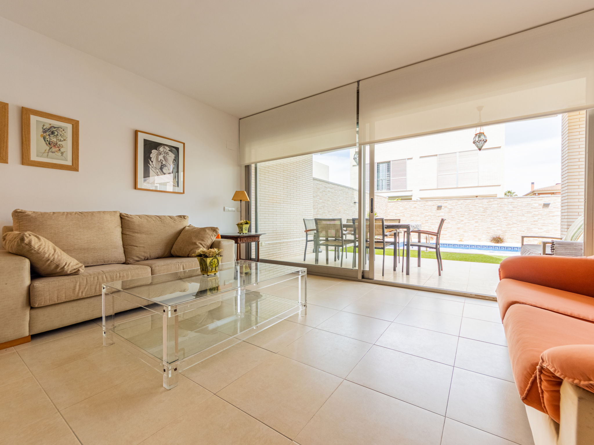 Modernes Ferienhaus für 4 Personen + Pool