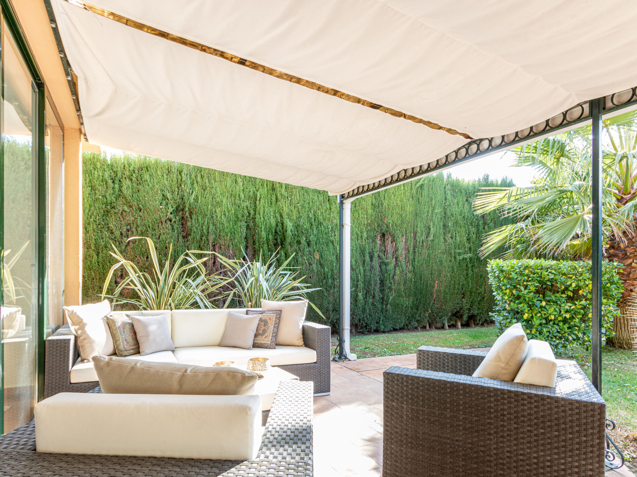 Holiday home with spacious sitting area and pool