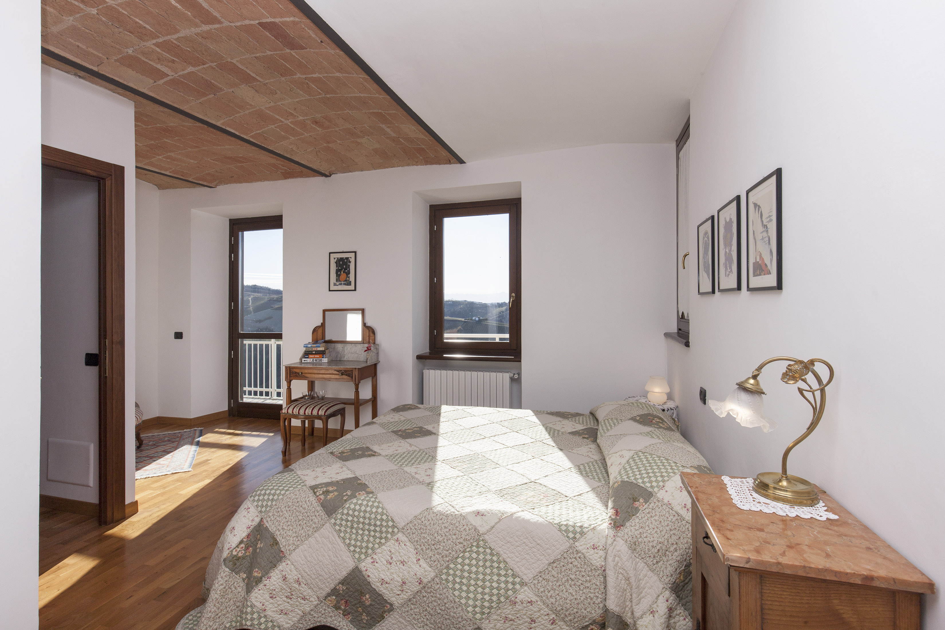 Holiday home with a view of vineyards