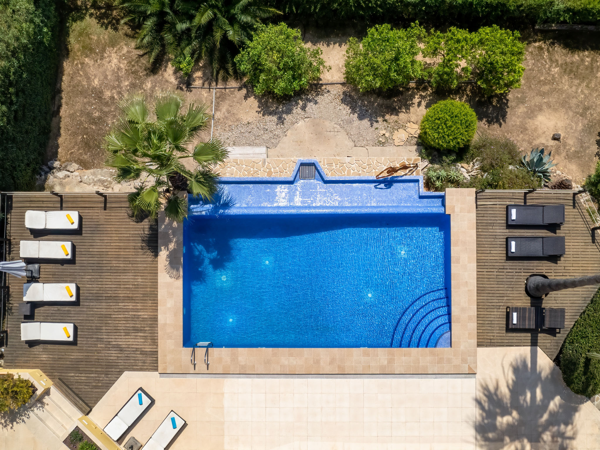 Holiday home with infinity pool