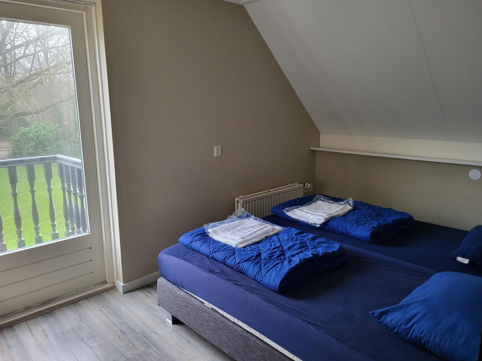 Group accommodation (up to 23p) on nice park