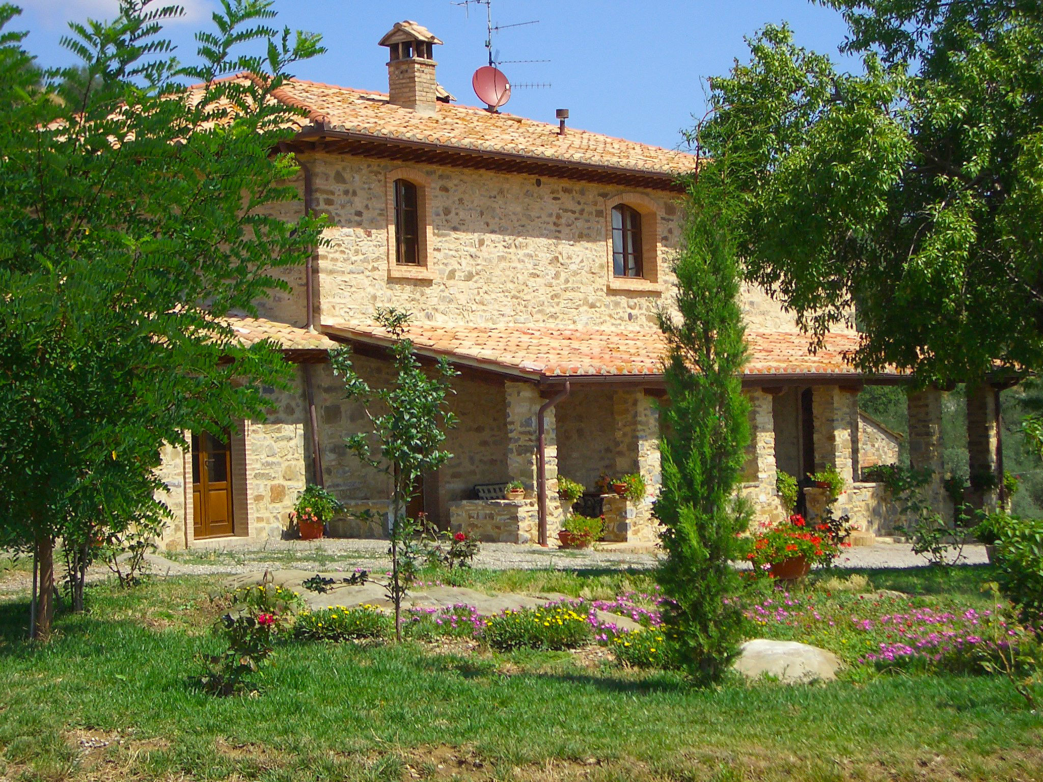 Holiday home surrounded by greenery for 16 people.
