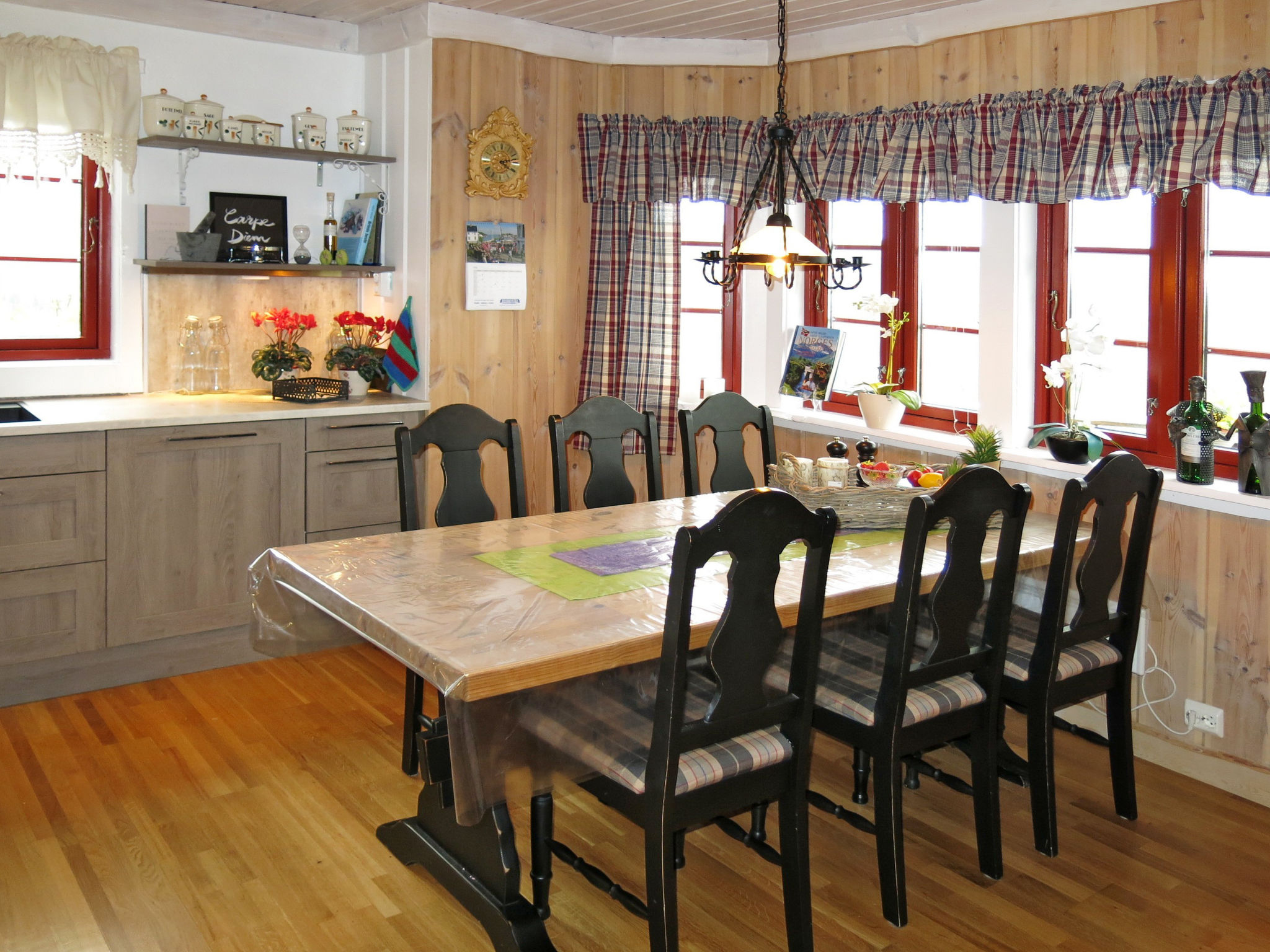 Lake view holiday home