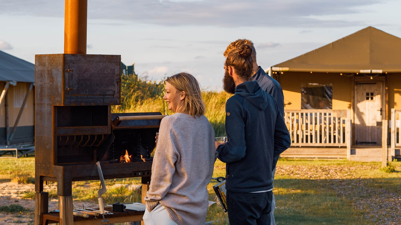 Tente glamping 8 places au bord de l'eau