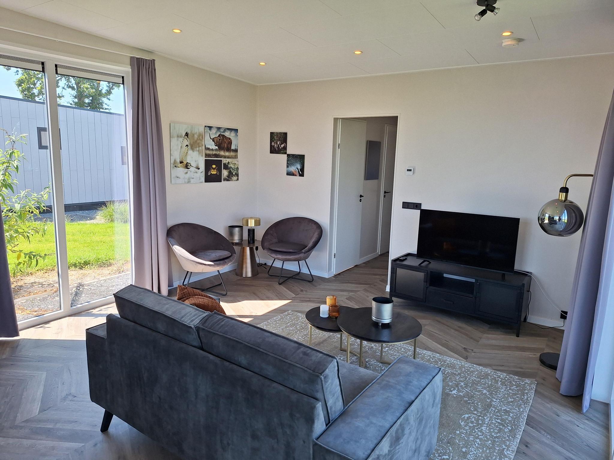 Modern chalet (4p) on park in North Holland