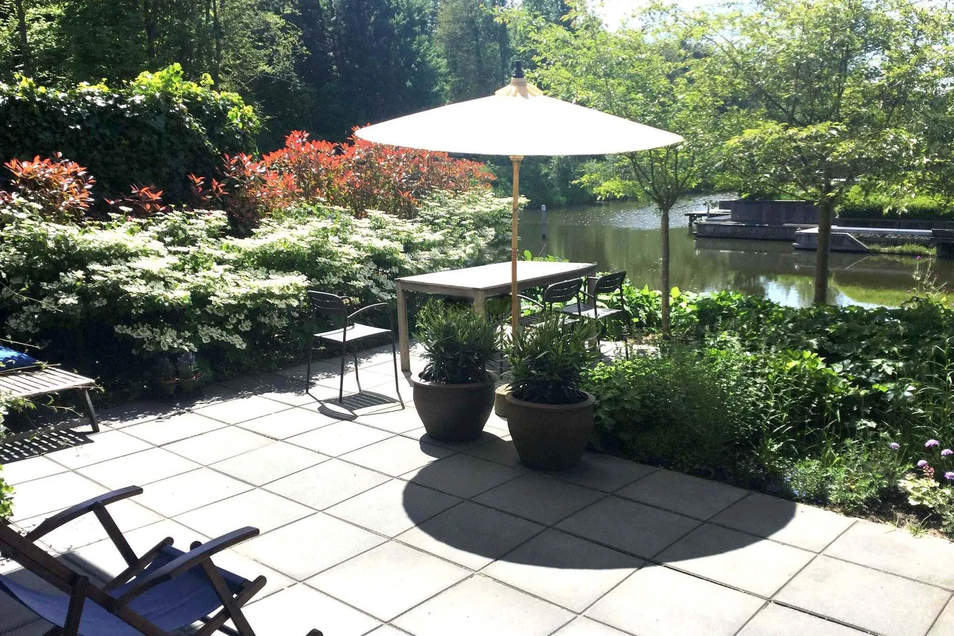 Maison de vacances confortable au bord de l'eau