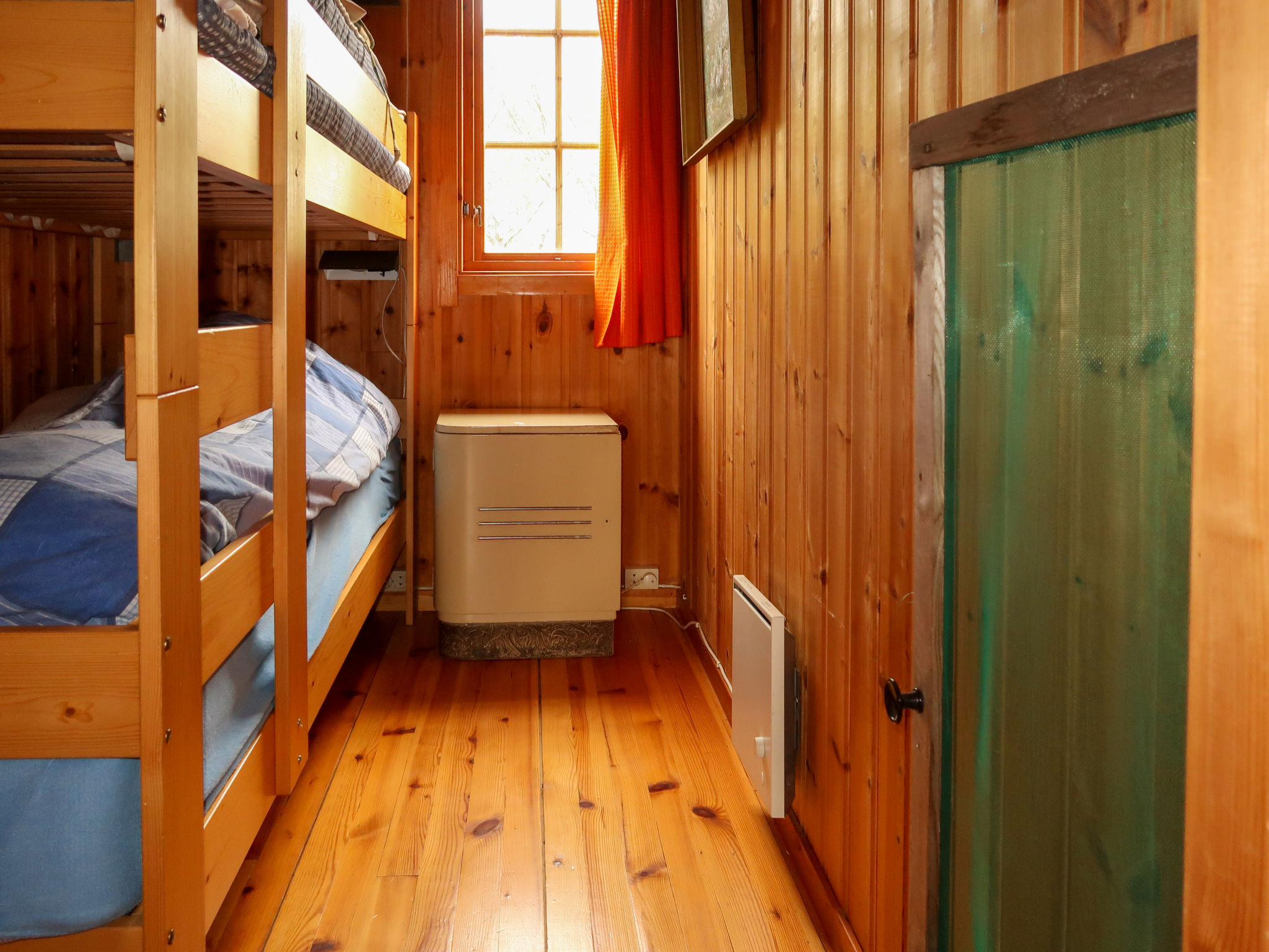 Logement de vacances en bois avec vue sur la mer à Jondal