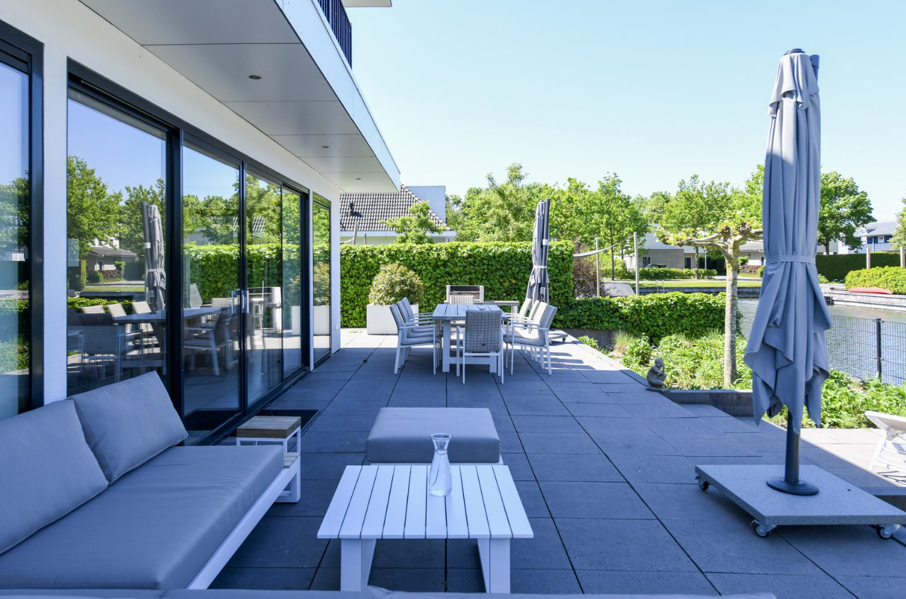 Luxury villa right on the water with wellness