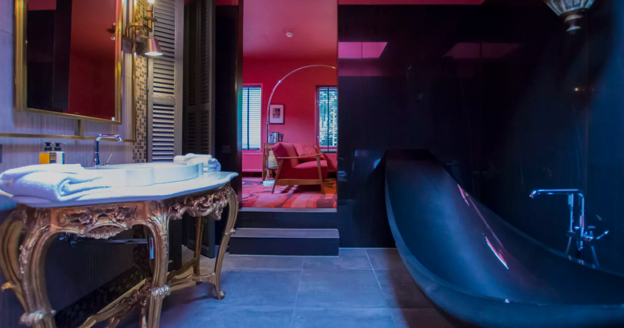 Boutique hotel with unique, hanging bathtub