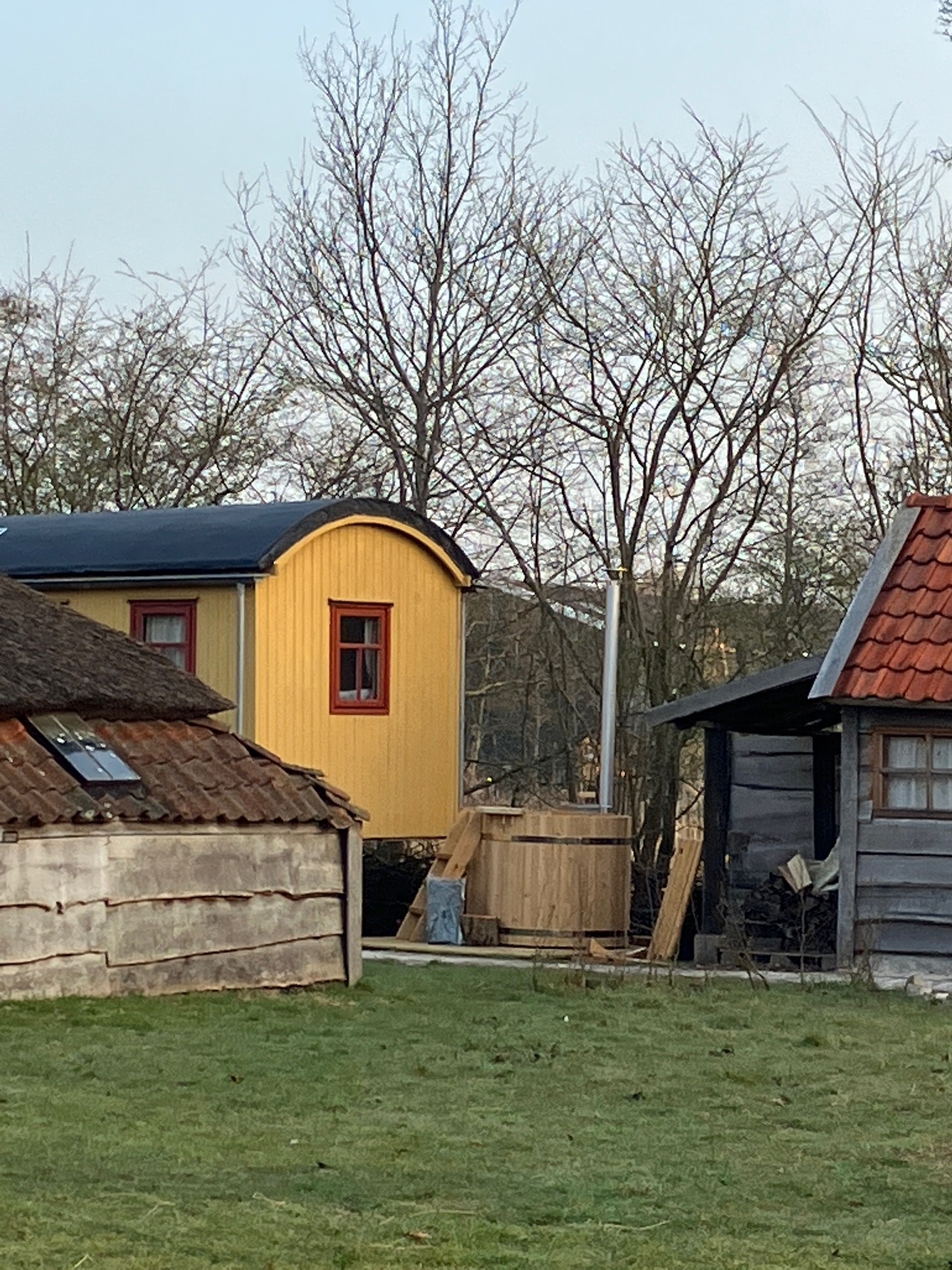Woonwagen in jaren '30 stijl met hottub