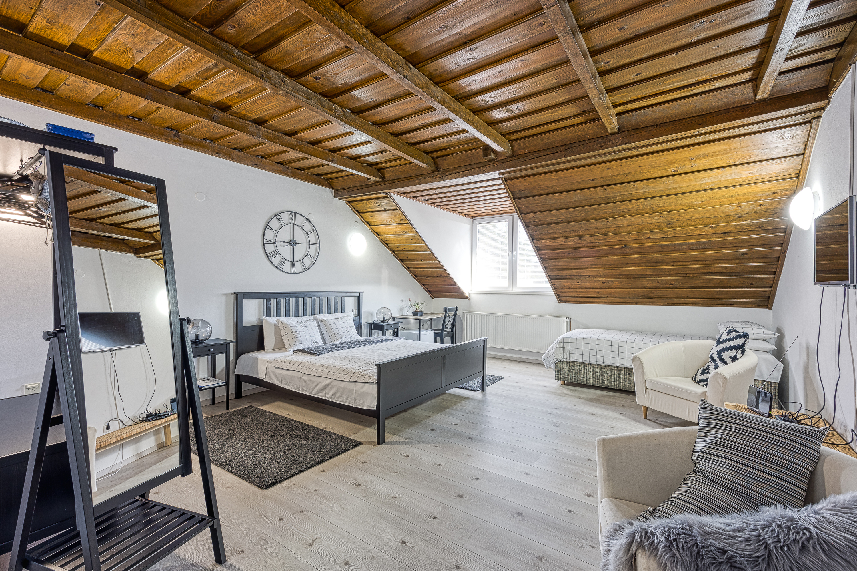 Grand logement de vacances avec sauna et bain à remous privés