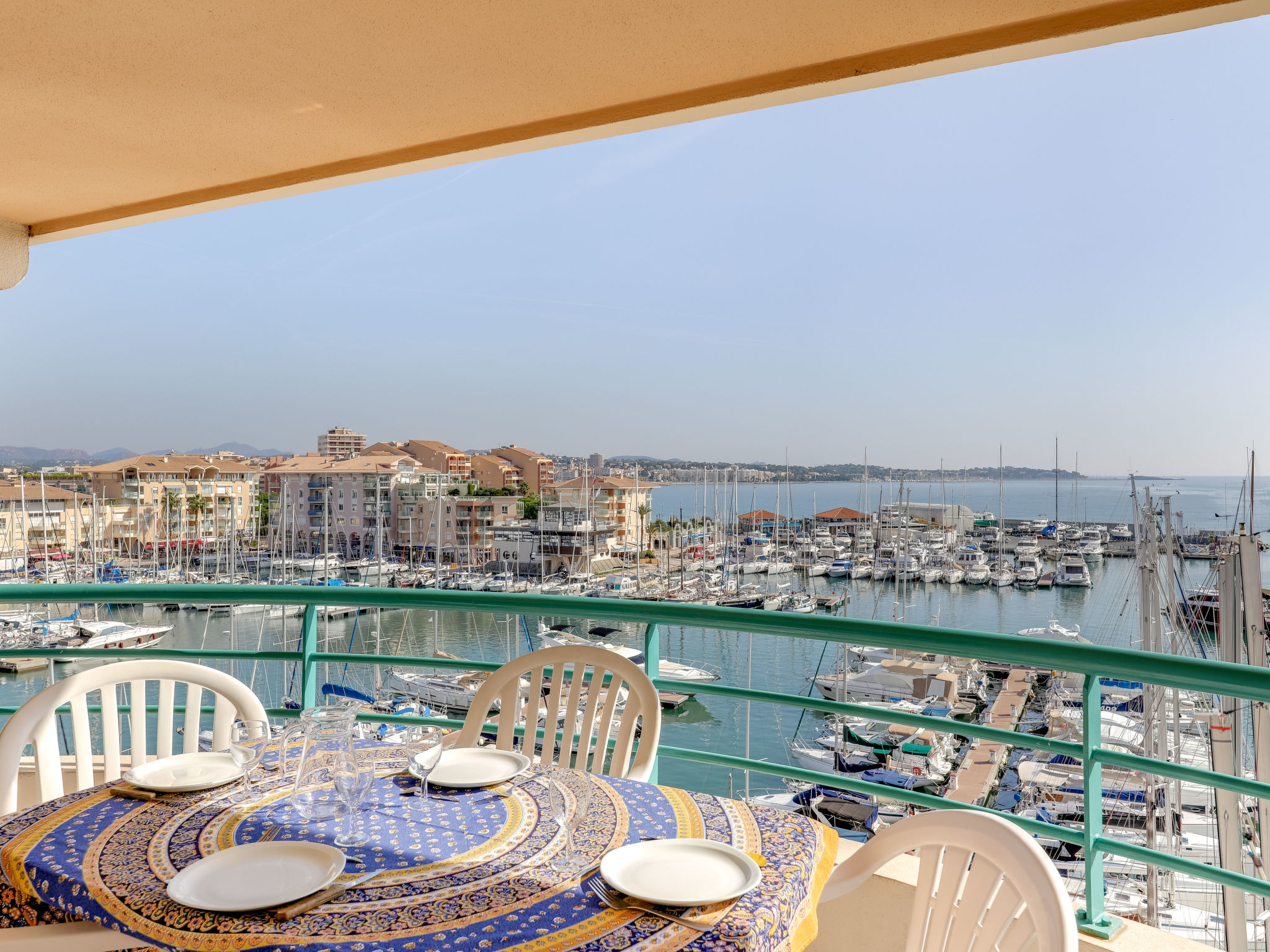  4-person apartment in the port of Fréjus