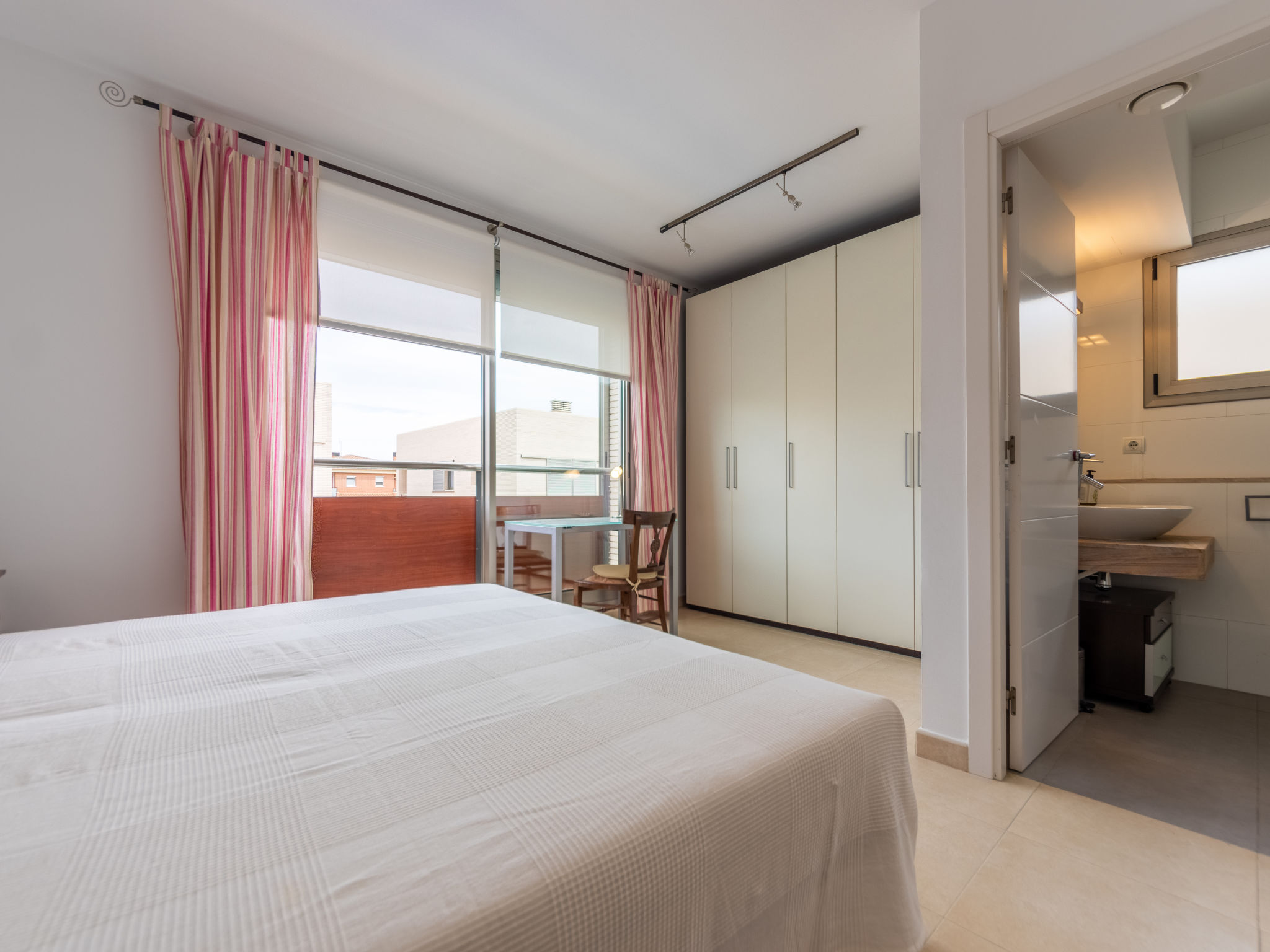 Modernes Ferienhaus für 4 Personen + Pool