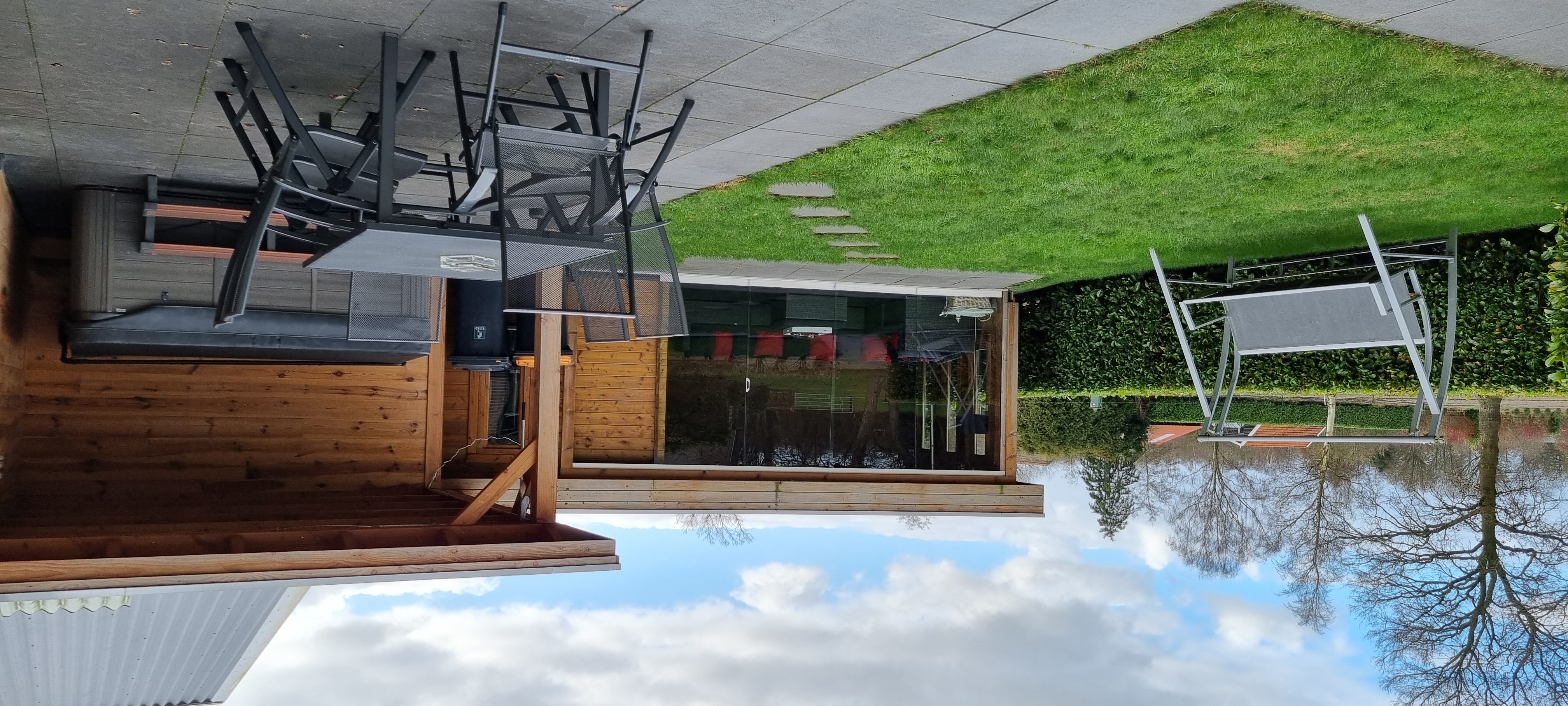 Wellness cottage with sauna and jacuzzi