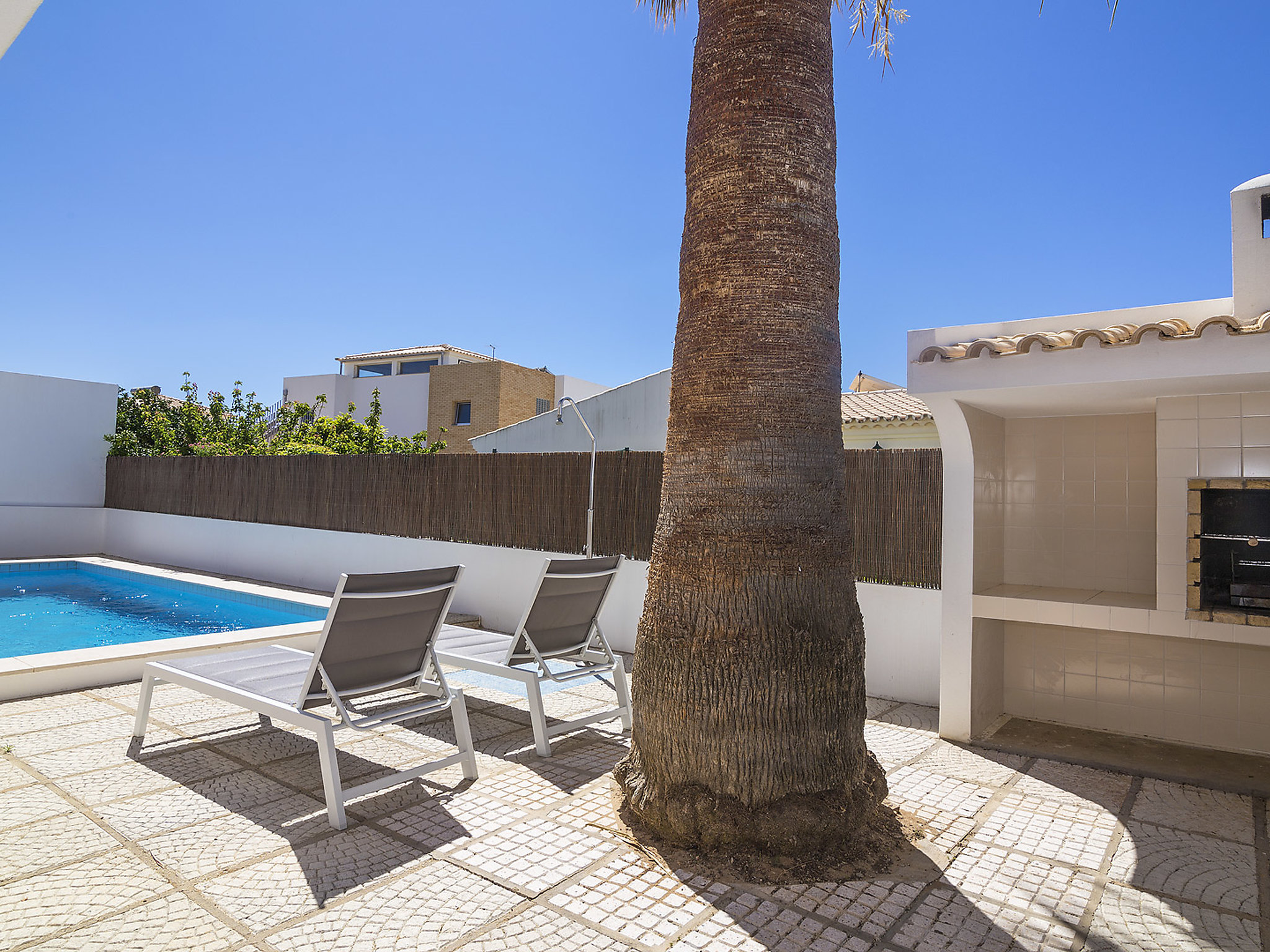 Logement de vacances indépendant avec piscine extérieure