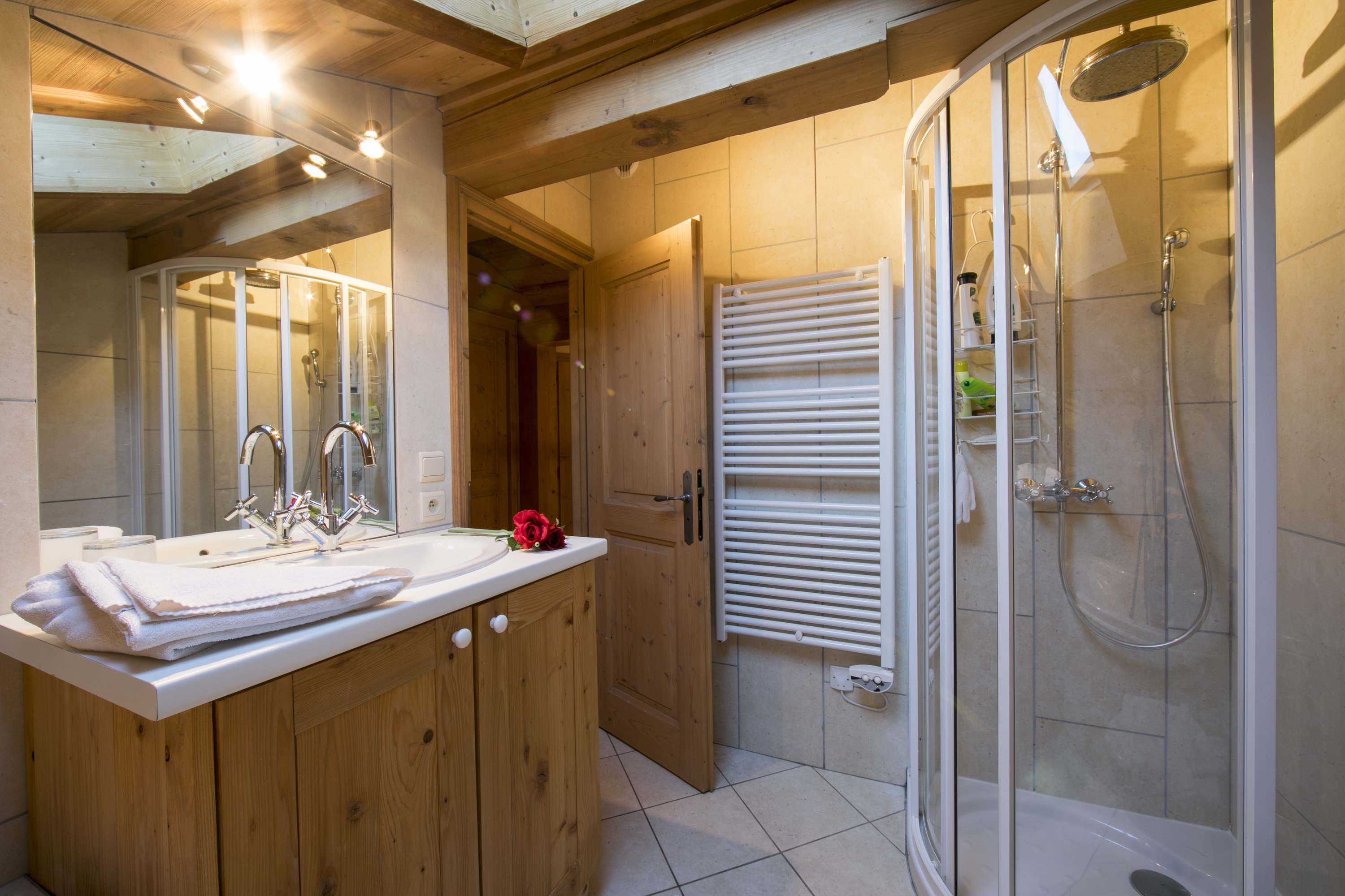 Luxuriöse Gruppenunterkunft in den Bergen mit Sauna