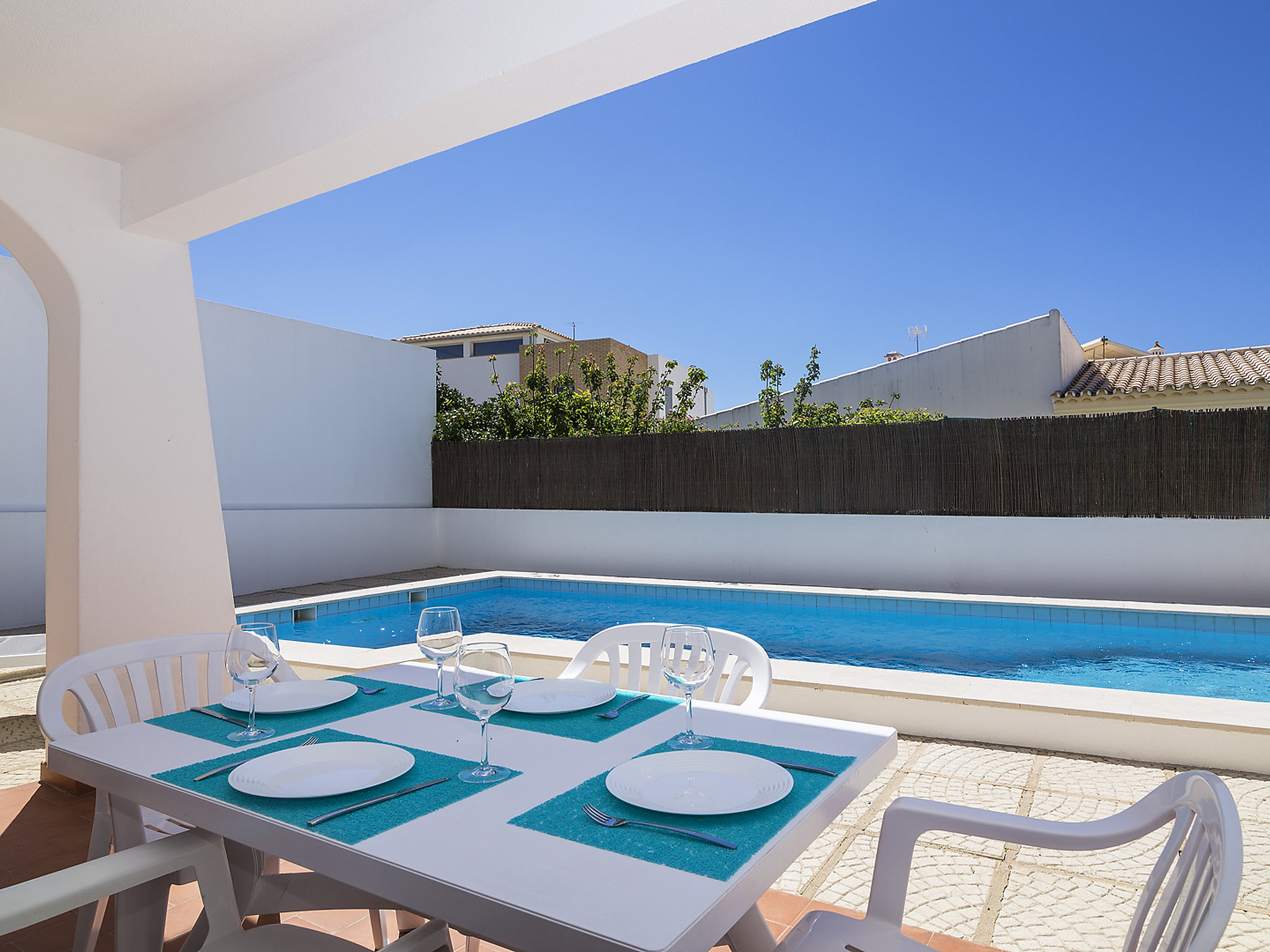 Logement de vacances indépendant avec piscine extérieure