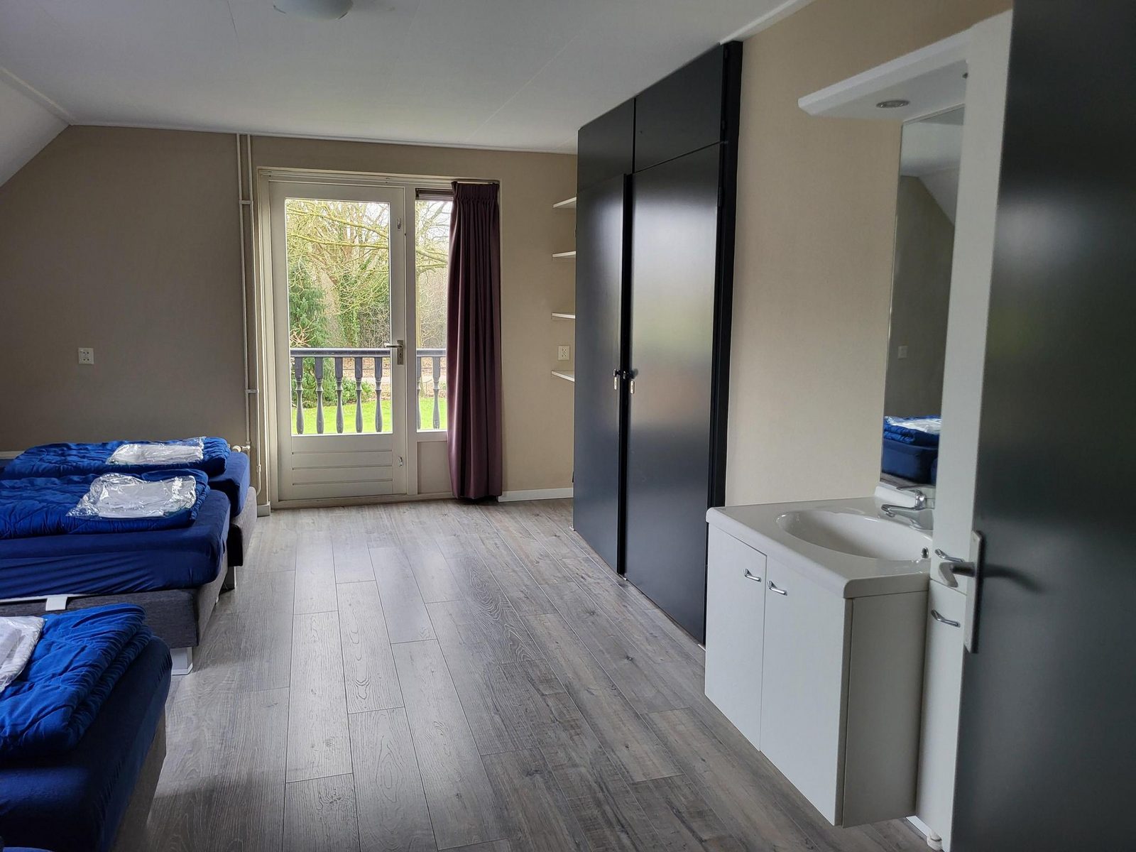 Group accommodation (up to 23p) on nice park