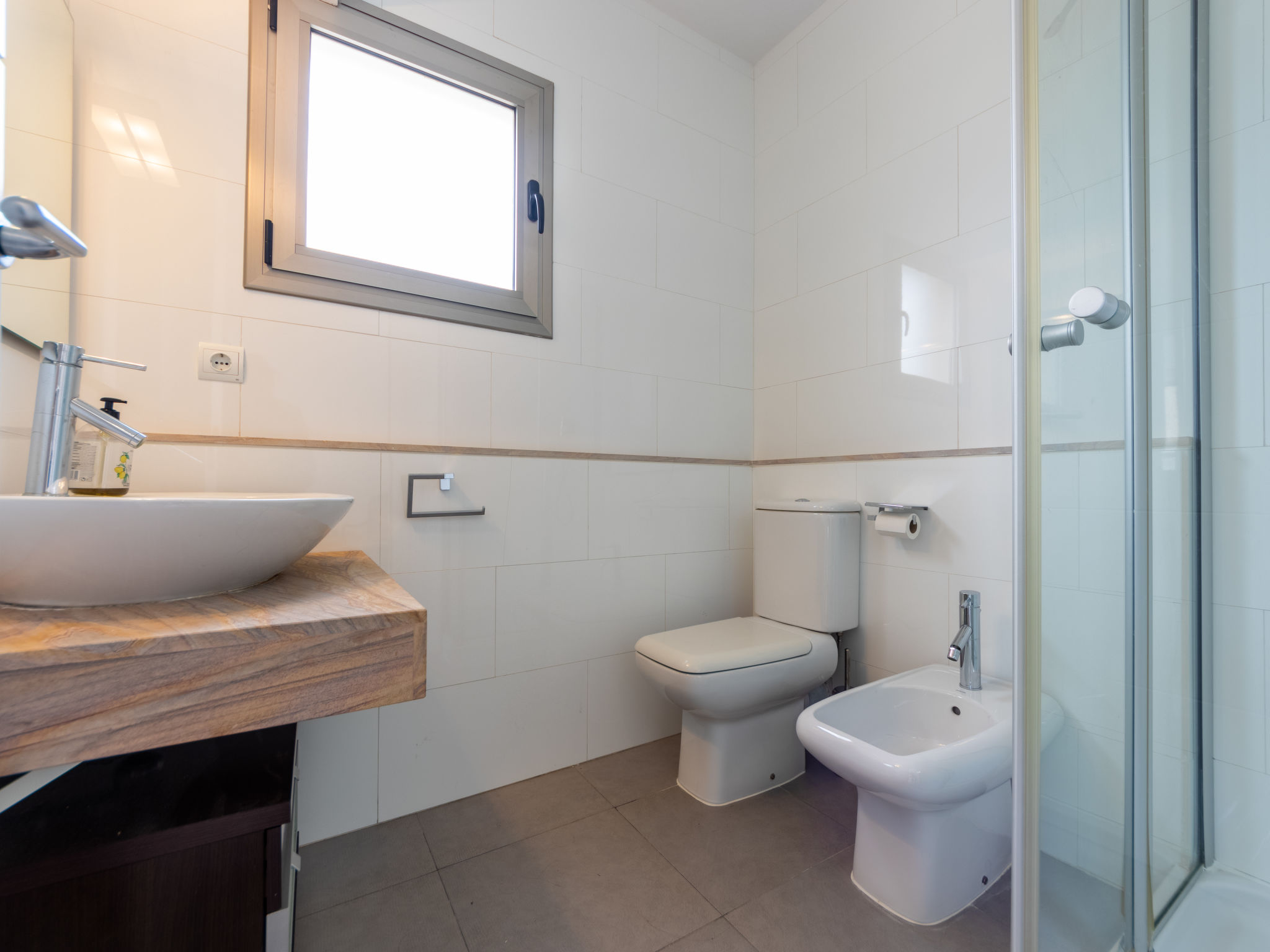 Modernes Ferienhaus für 4 Personen + Pool