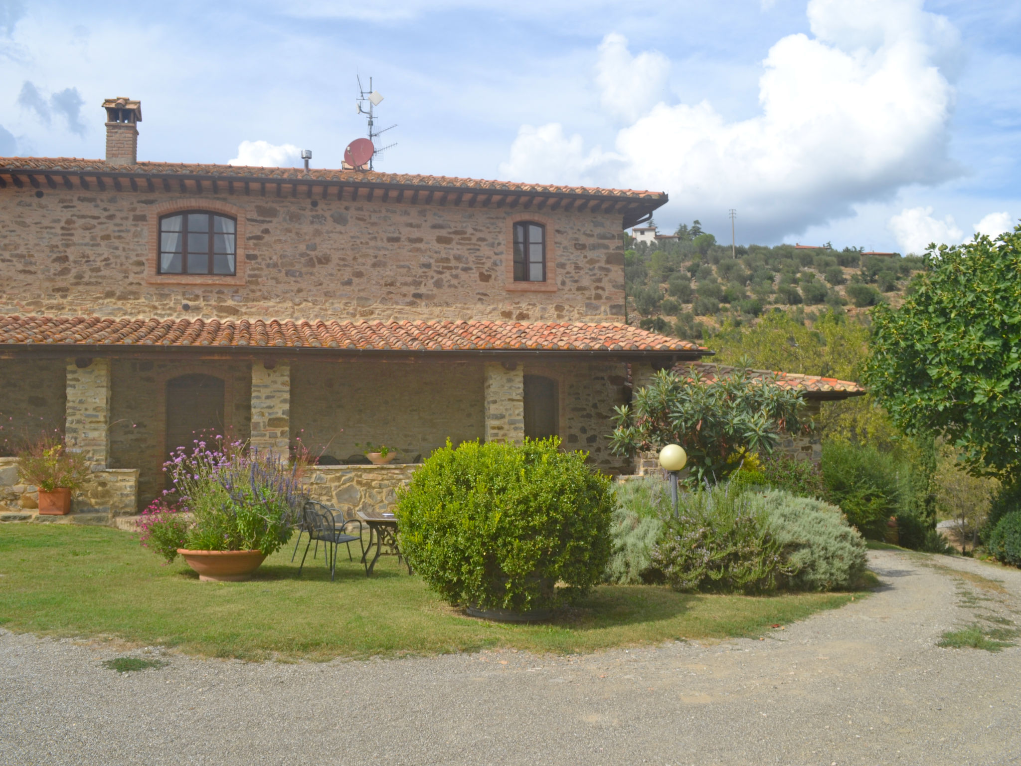 Holiday home surrounded by greenery for 16 people.