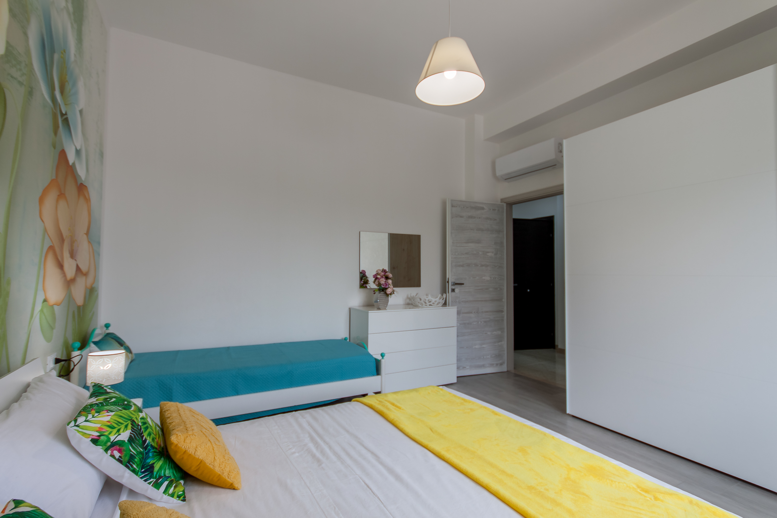 Familiehuis met speeltoestellen en zwembad