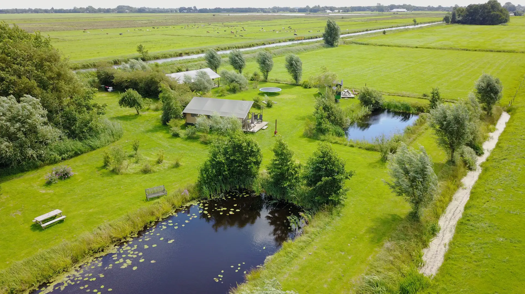Tente glamping spacieuse (4p) au bord de l'eau