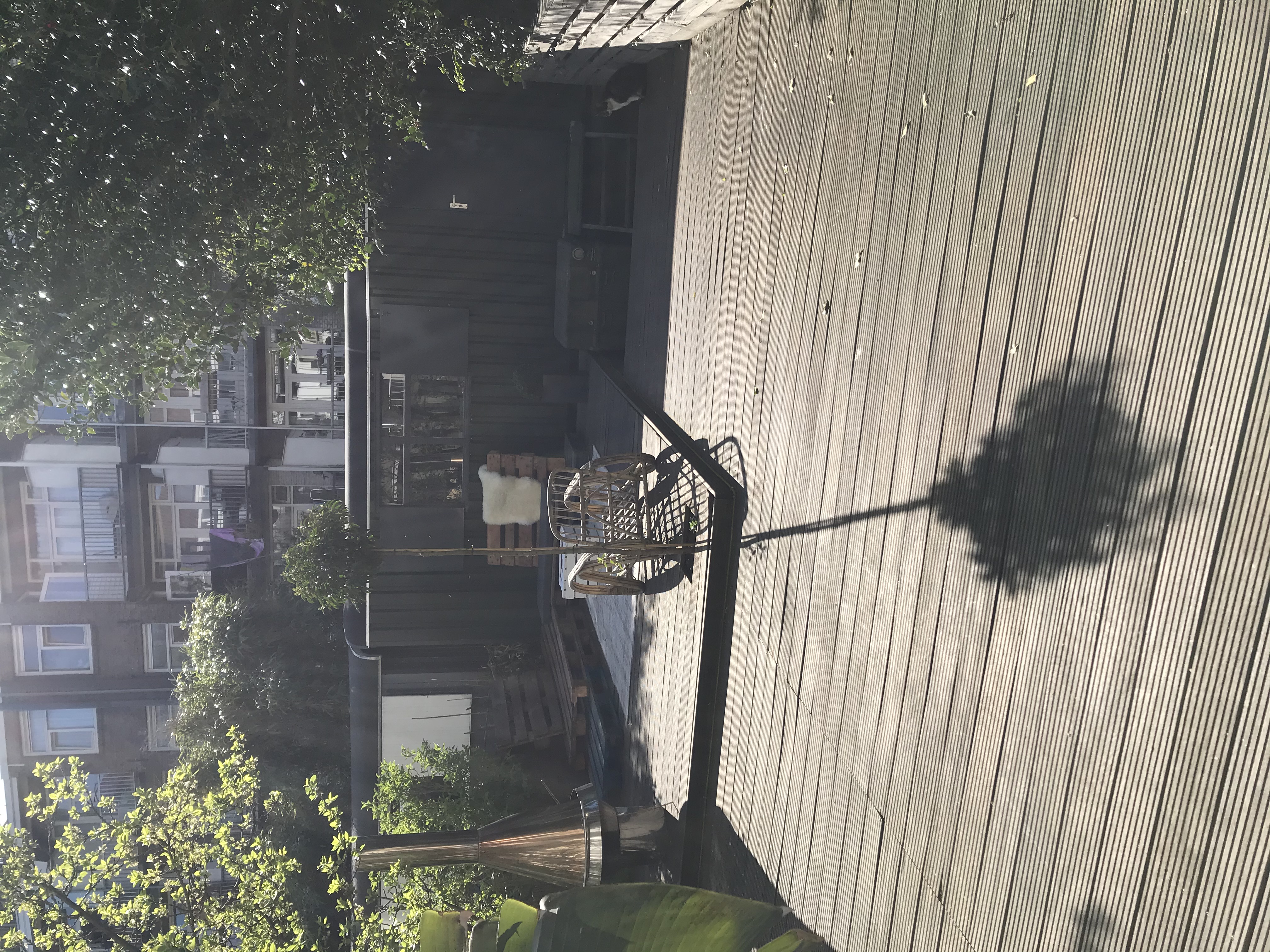 Relaxte pipowagen middenin Amsterdam