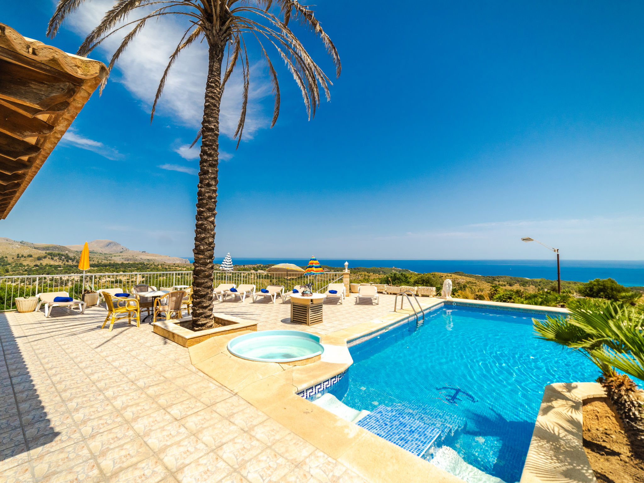 House 10 people with swimming pool
