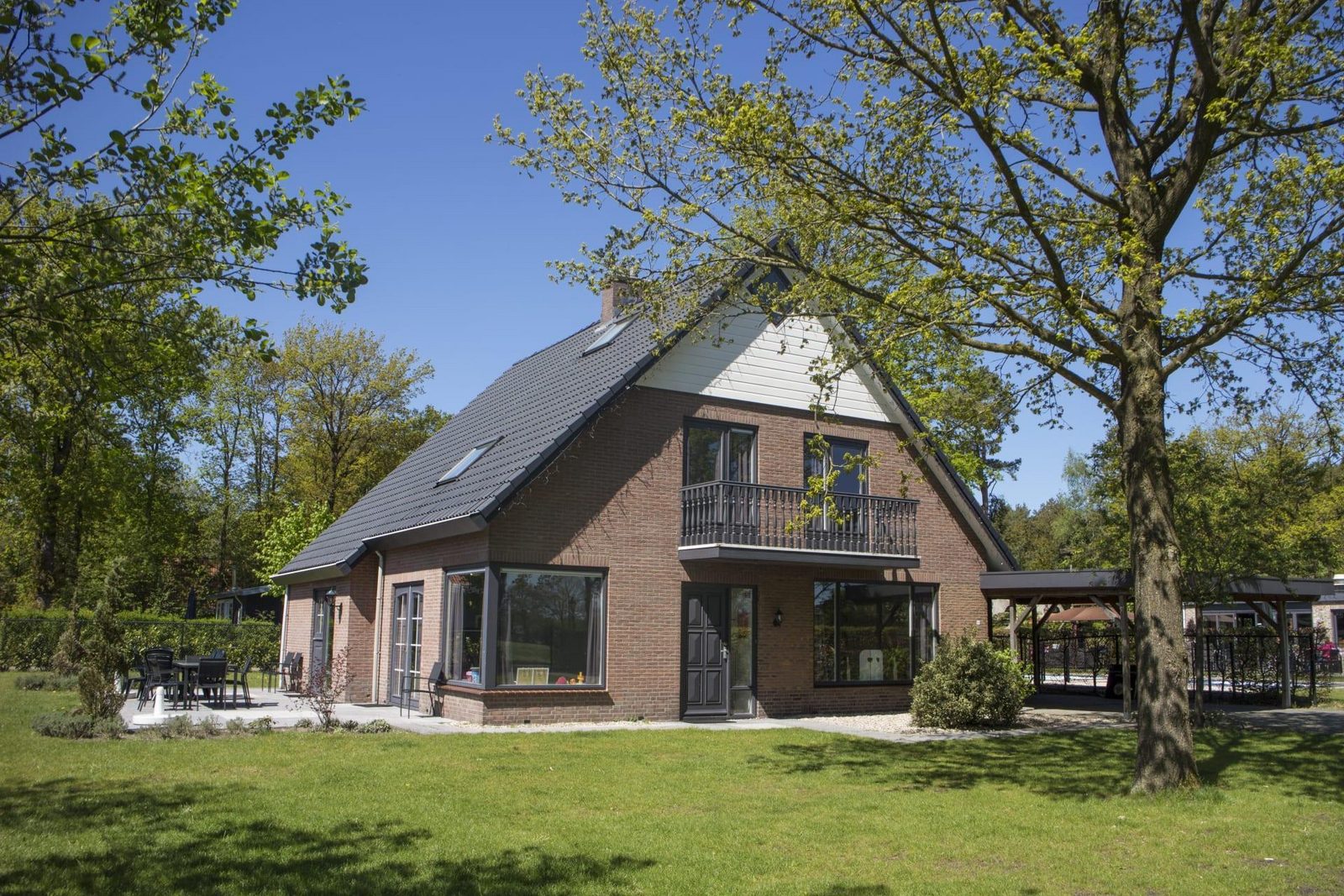 Group accommodation (up to 23p) on nice park