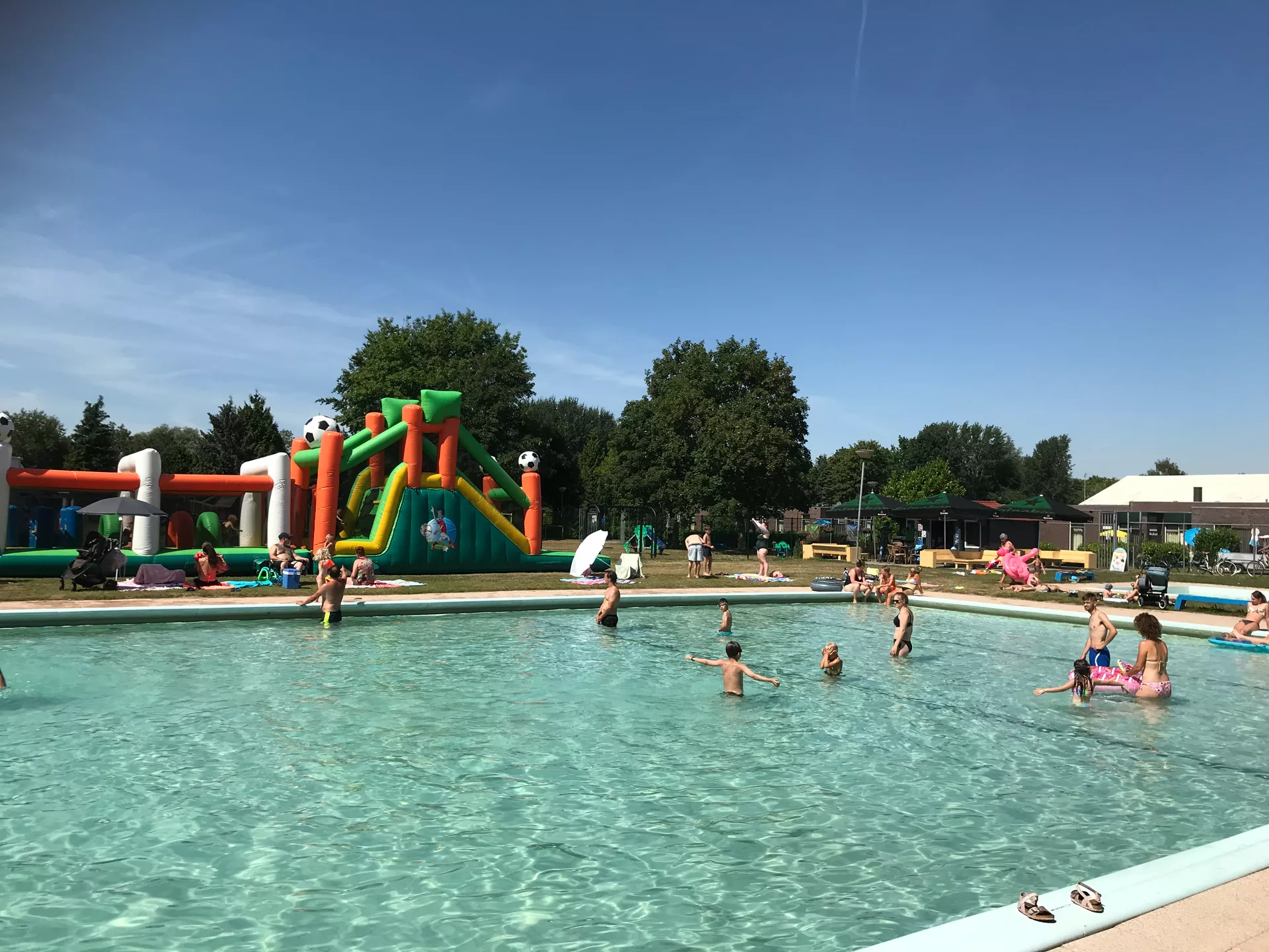 Vakantiehuisje aan het water (4p)