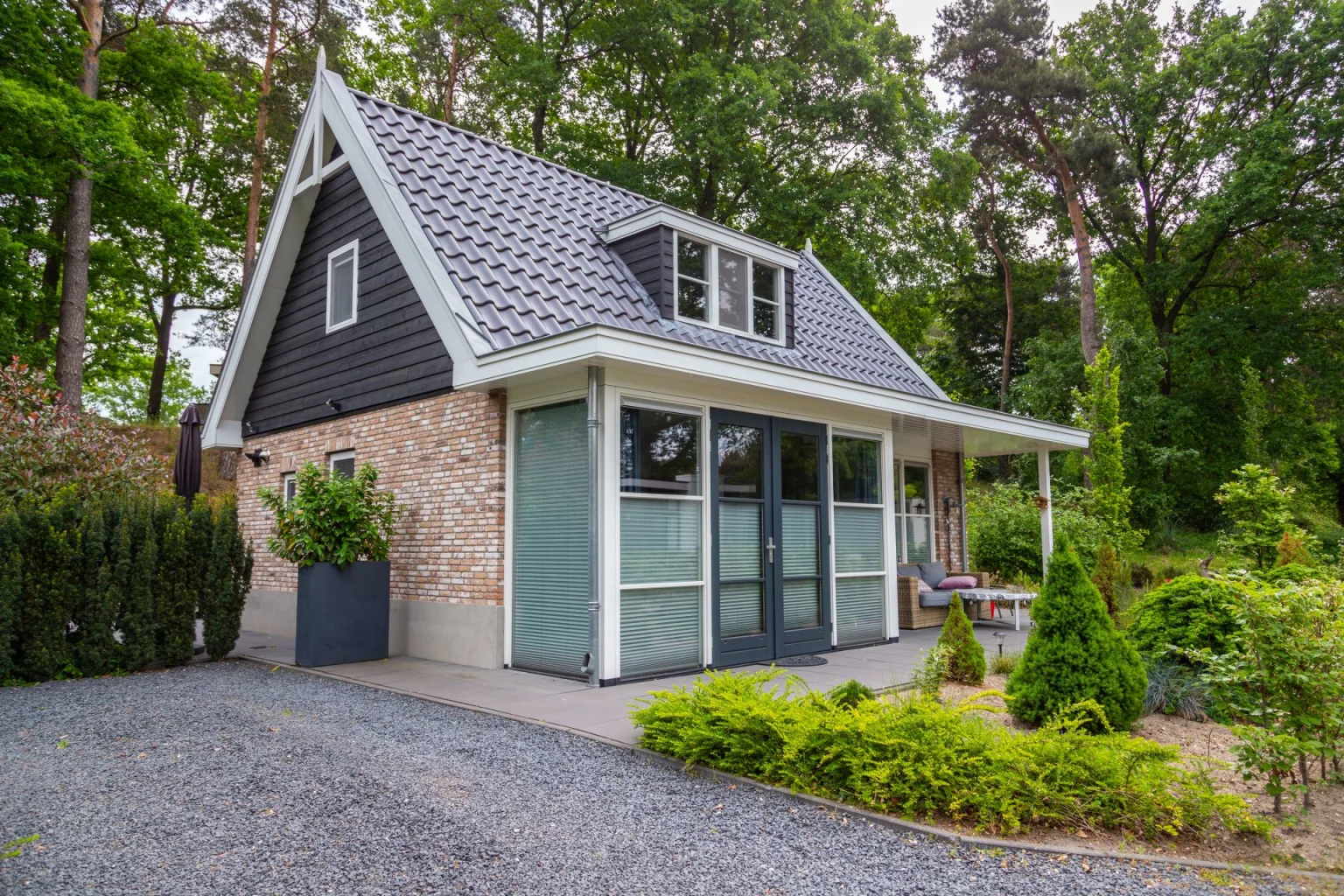 Villa with large terrace for 6 people