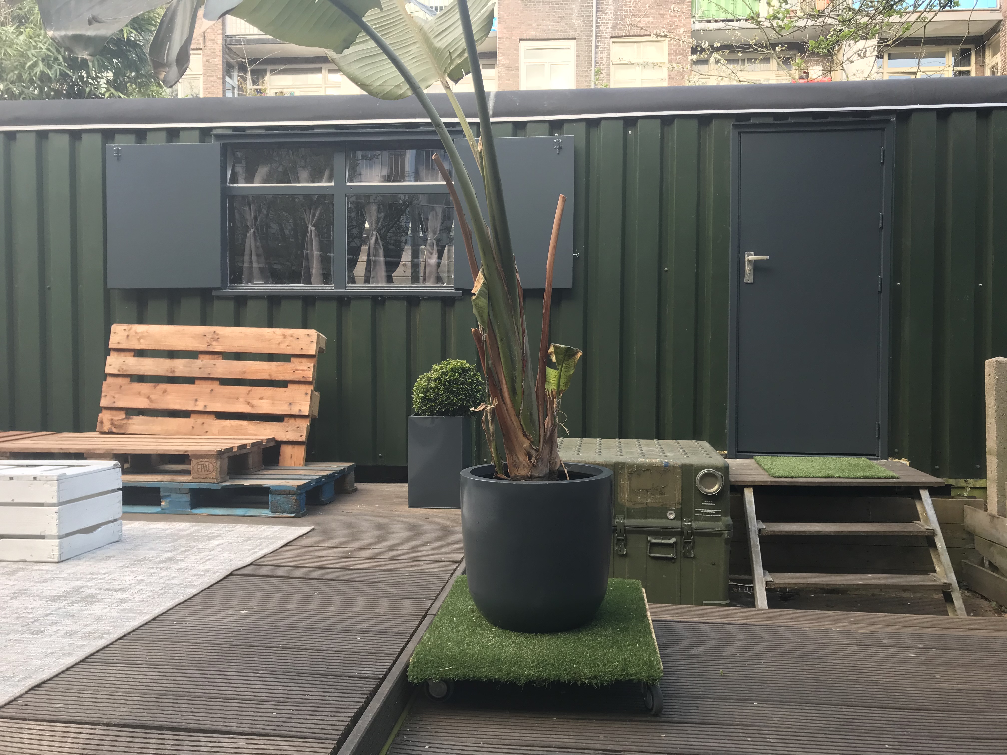 Relaxte pipowagen middenin Amsterdam