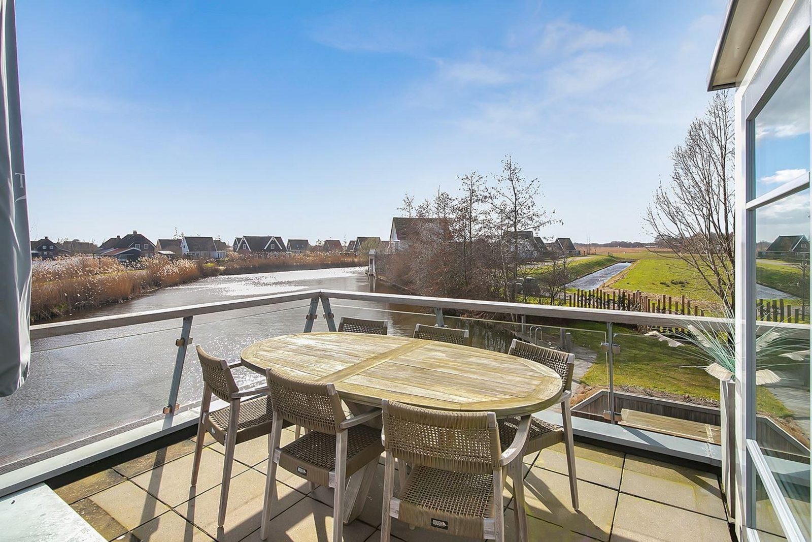 Einzigartige Ferienwohnung am Wasser (4p)