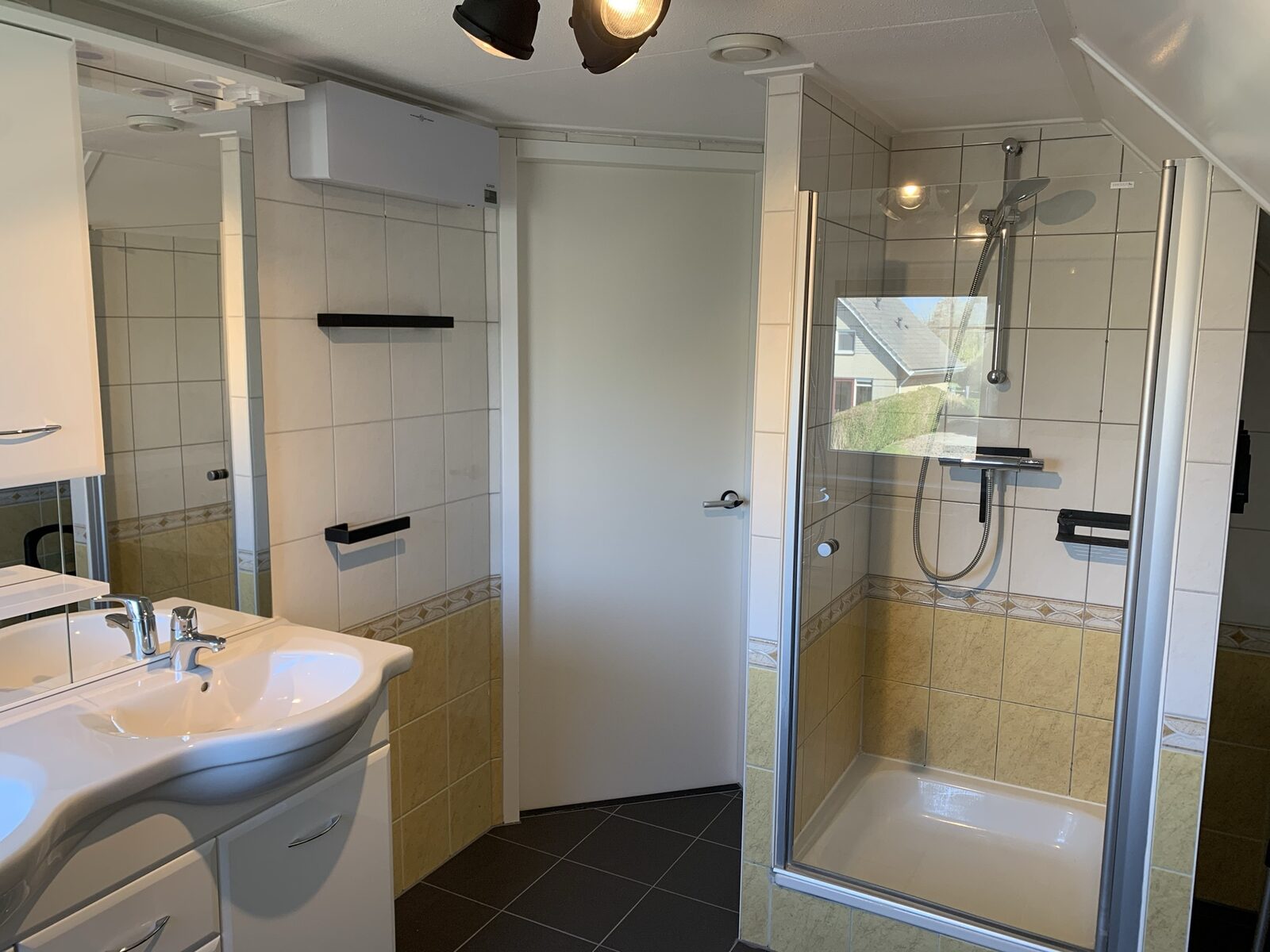 Waterfront holiday home with infrared sauna