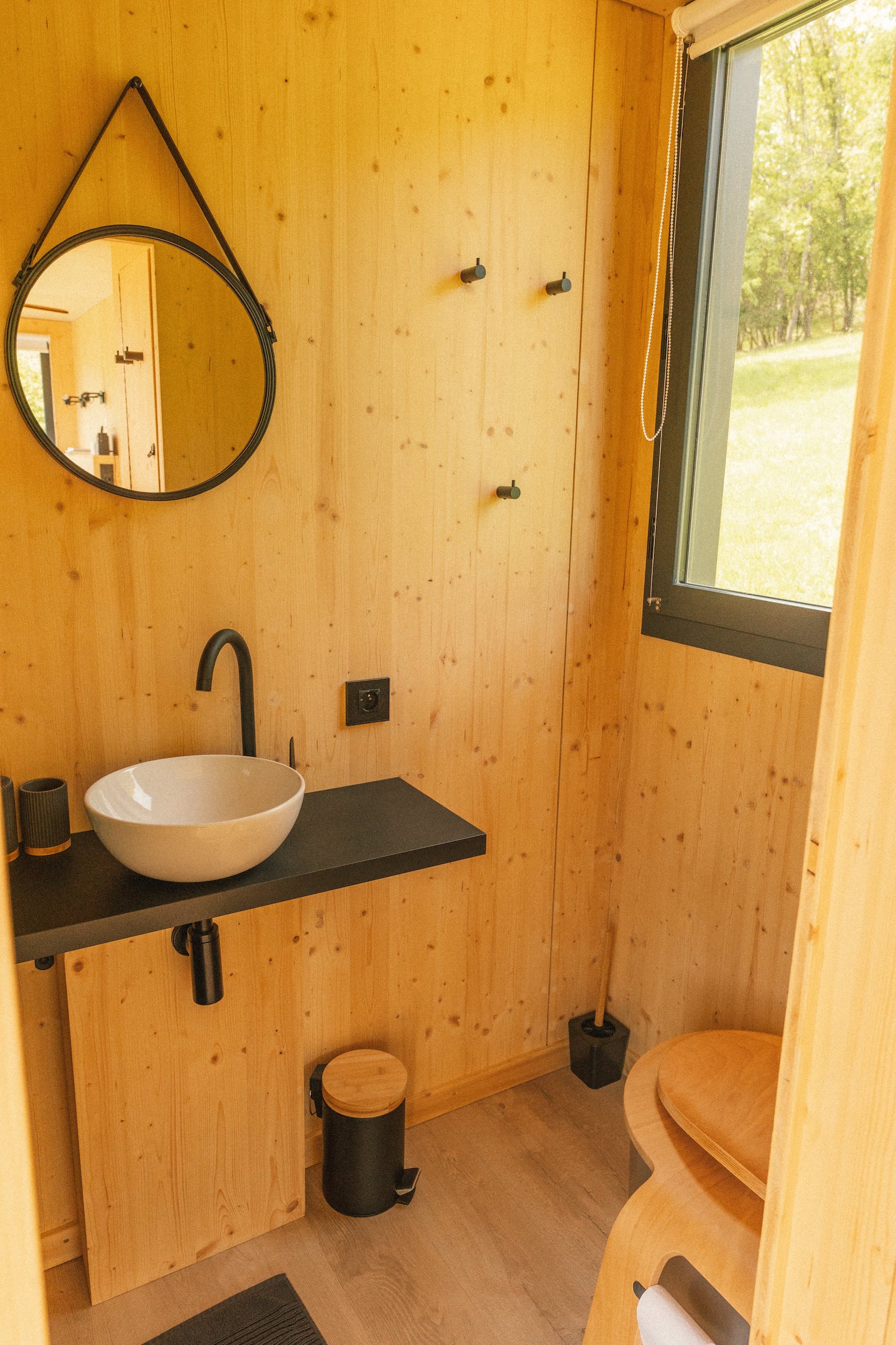 Quiet tiny house near a zoo