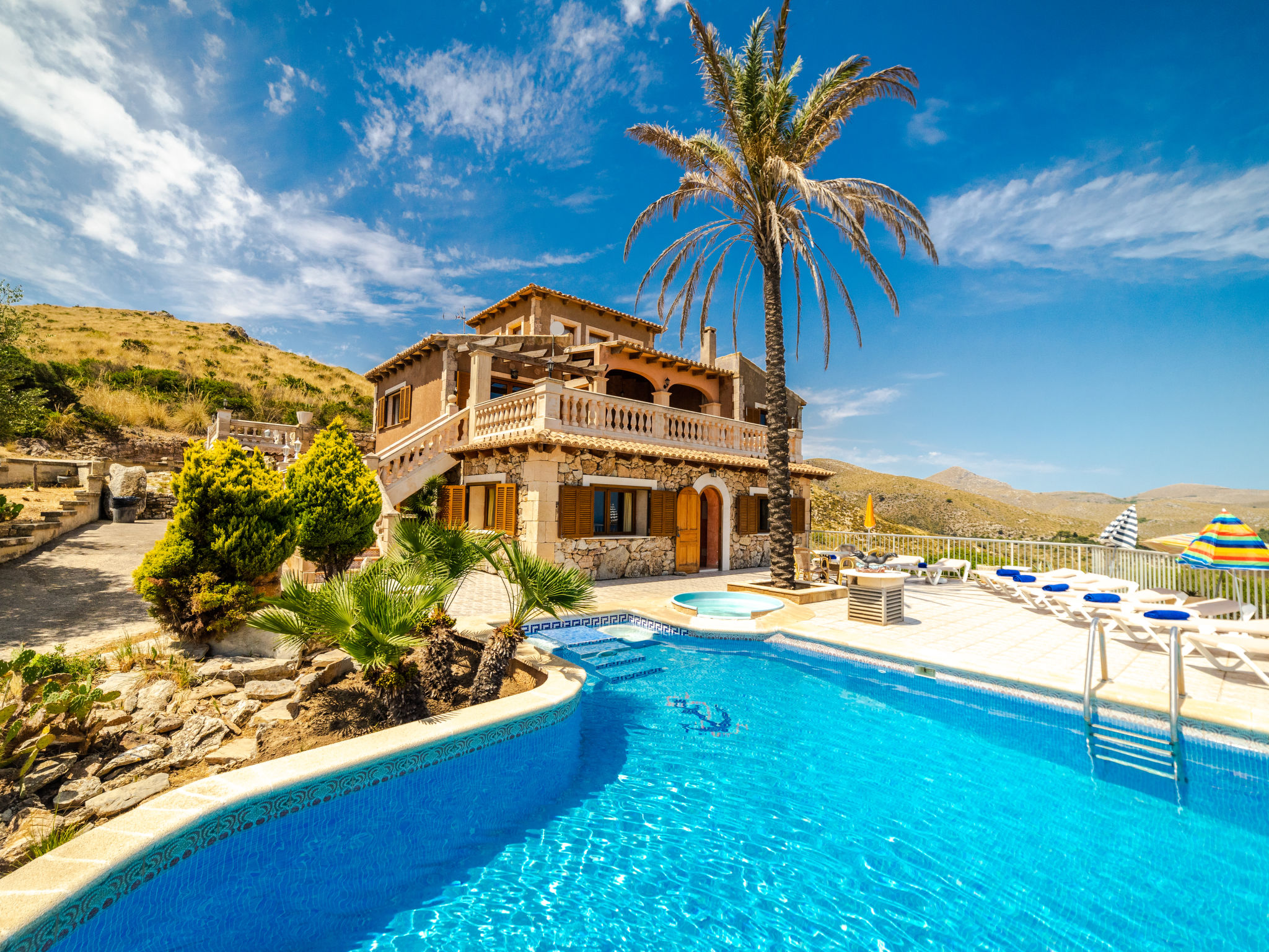 House 10 people with swimming pool