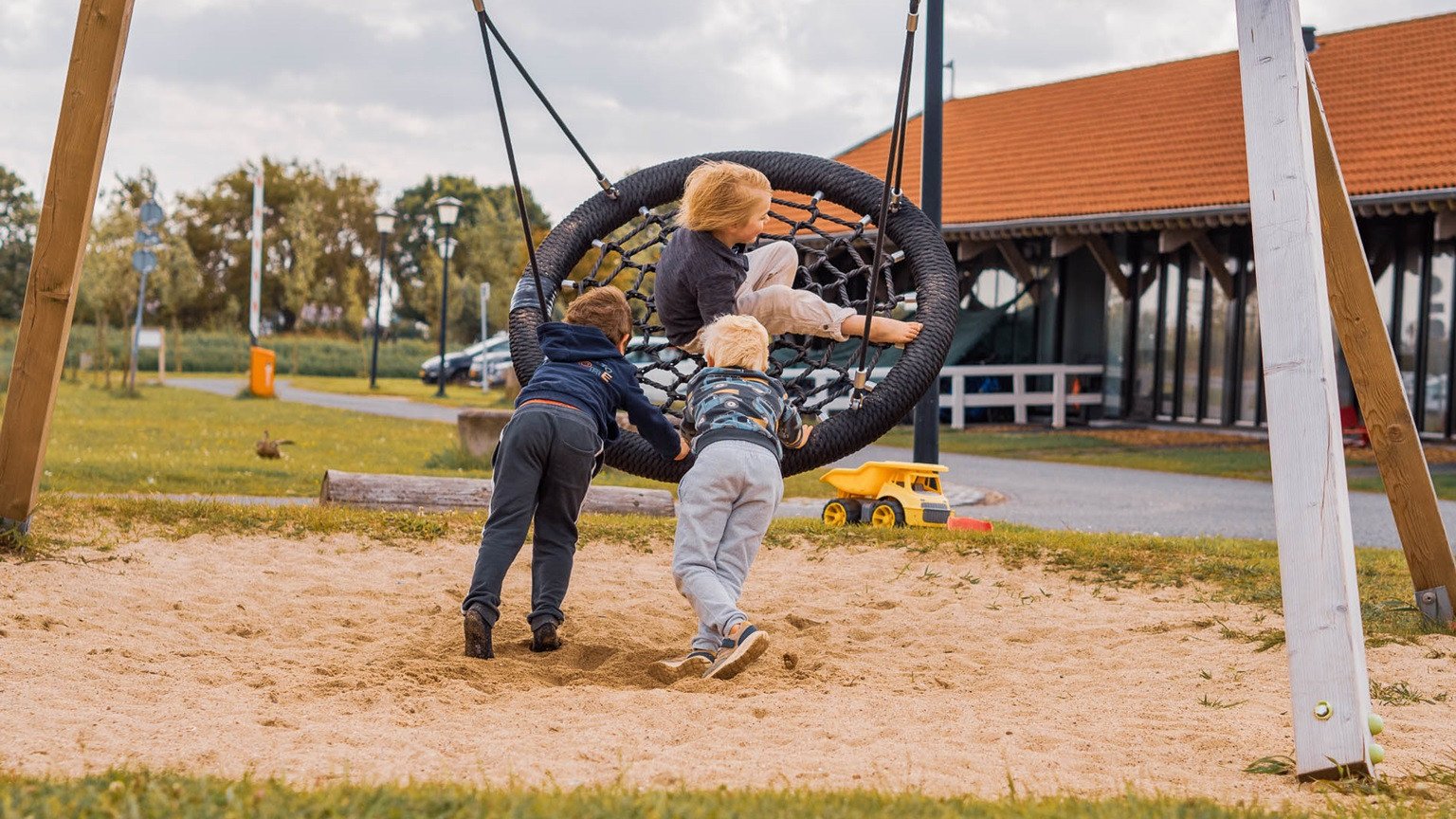 Tente glamping 8 places au bord de l'eau