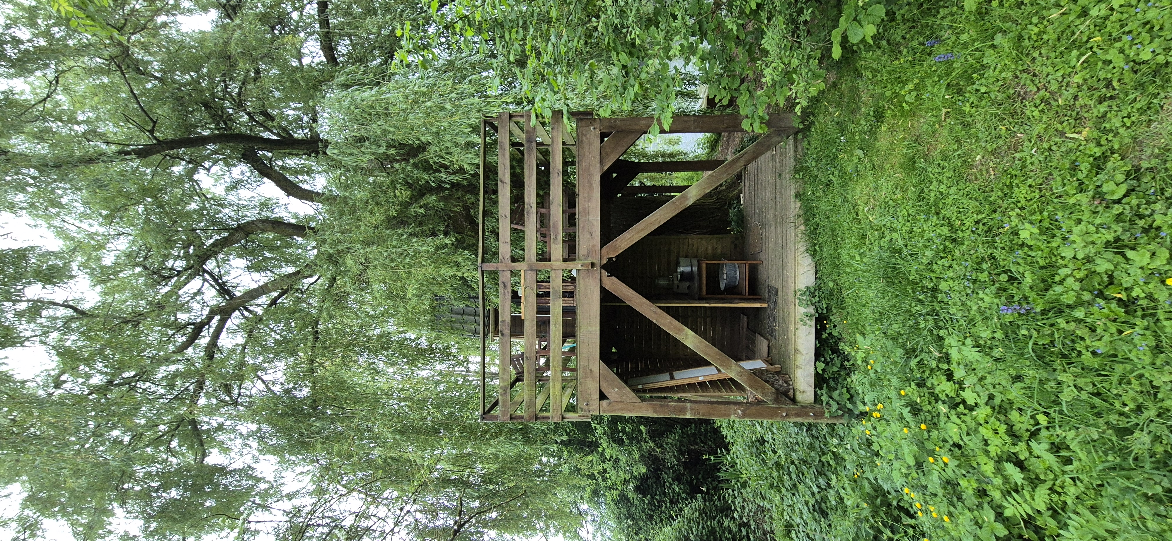 Außergewöhnliches Baumhaus direkt am Wasser